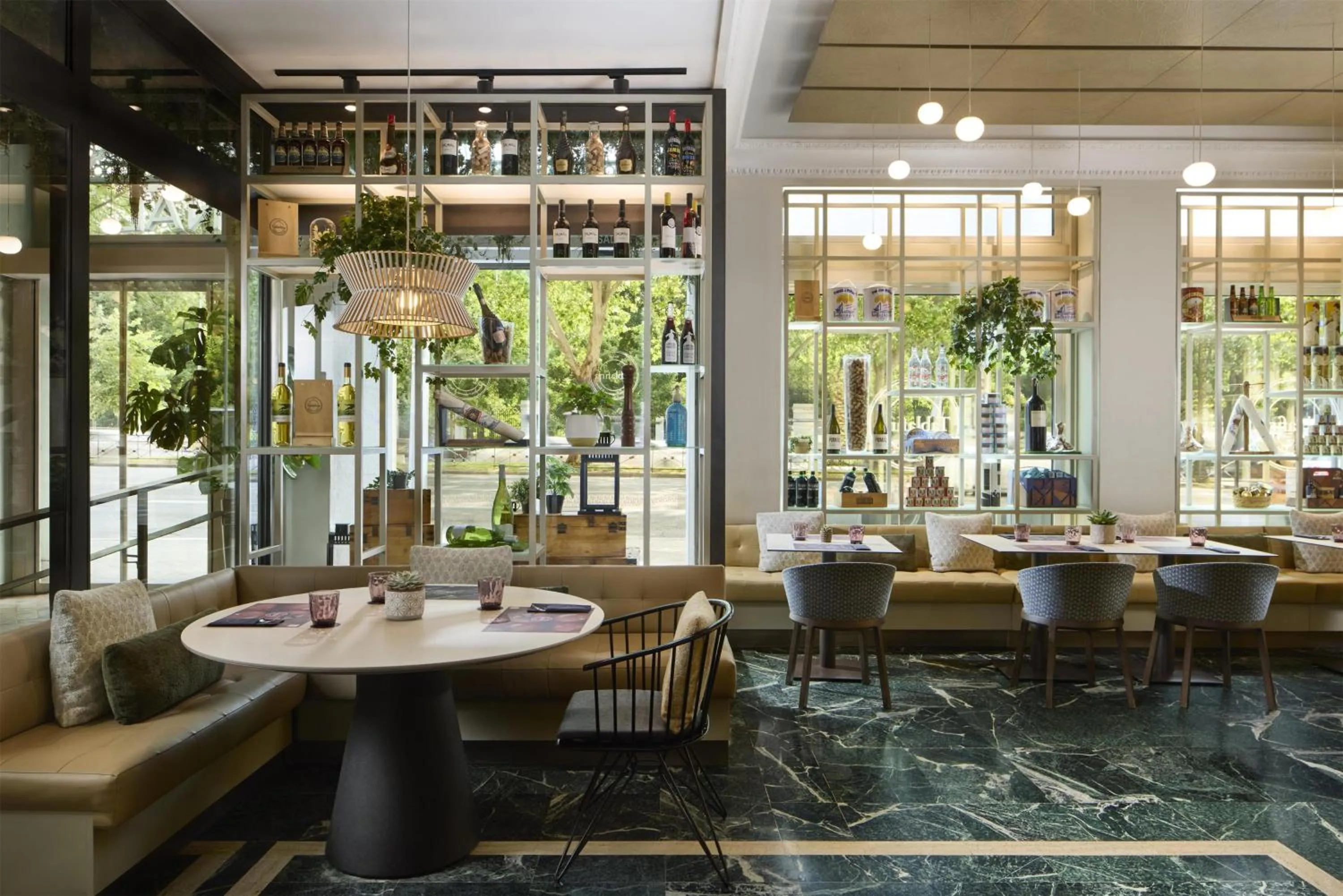 Restaurant/places to eat in NH Madrid Nacional