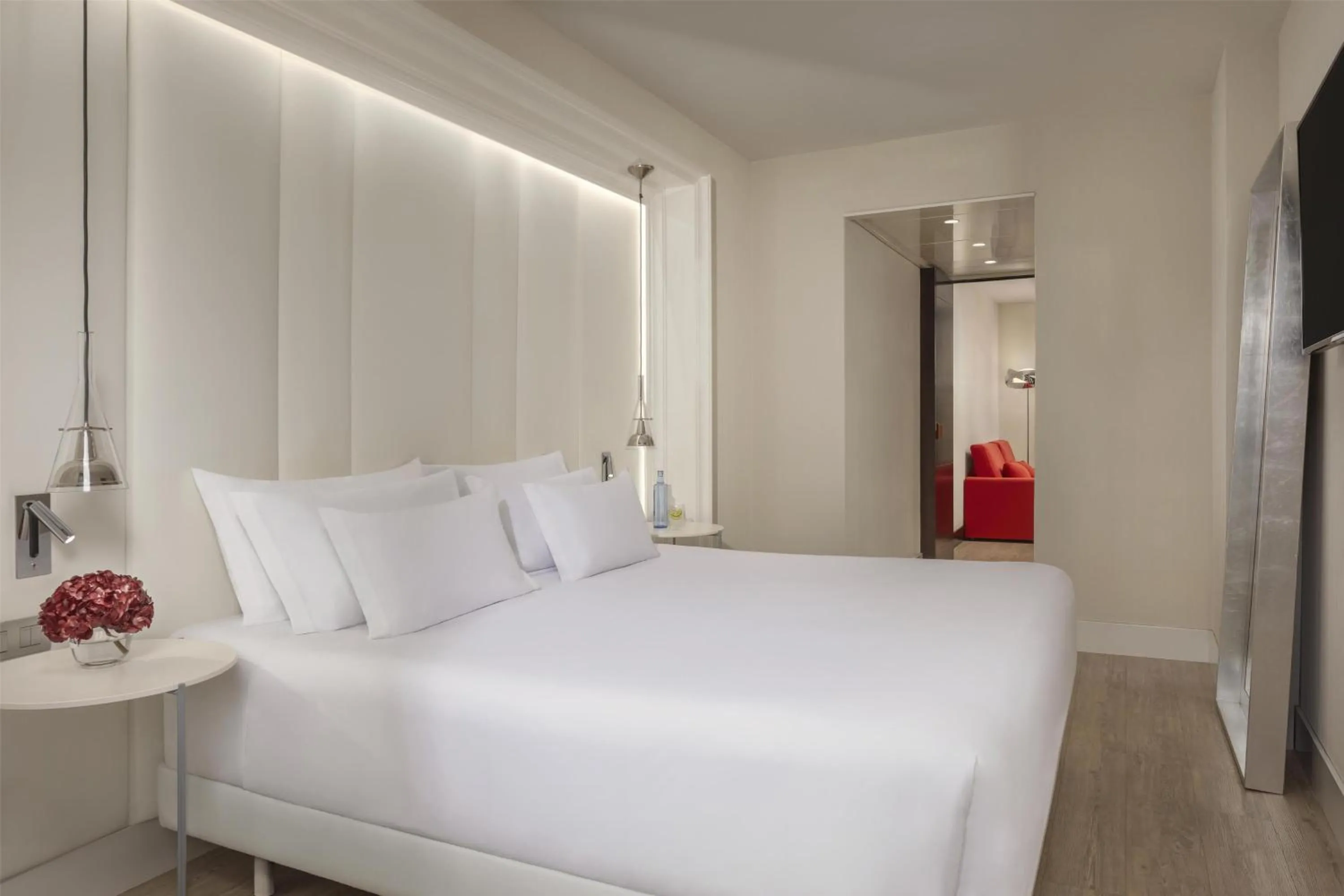 Photo of the whole room, Bed in NH Collection Barcelona Gran Hotel Calderon