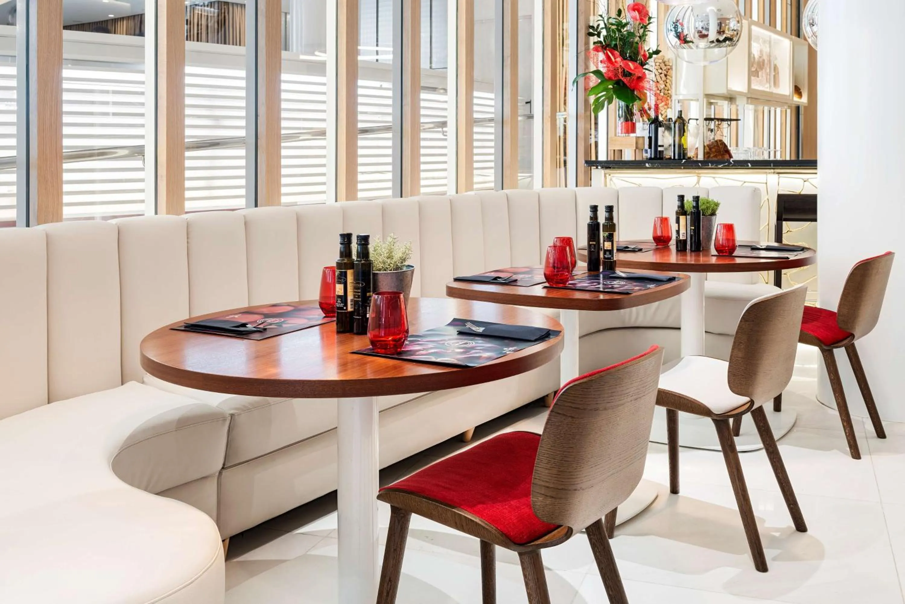 Restaurant/places to eat in NH Collection Barcelona Gran Hotel Calderon