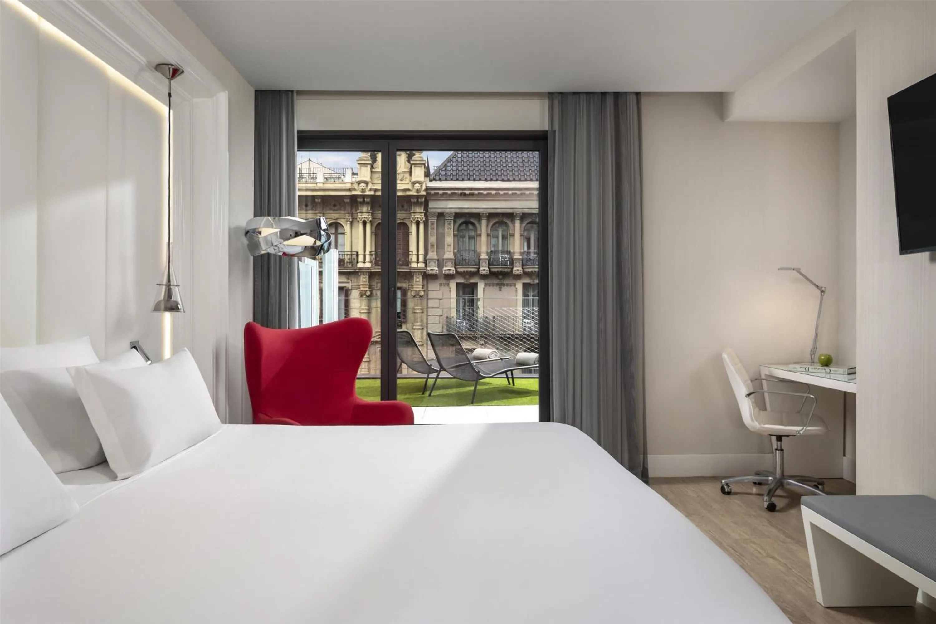 Bedroom, Bed in NH Collection Barcelona Gran Hotel Calderon