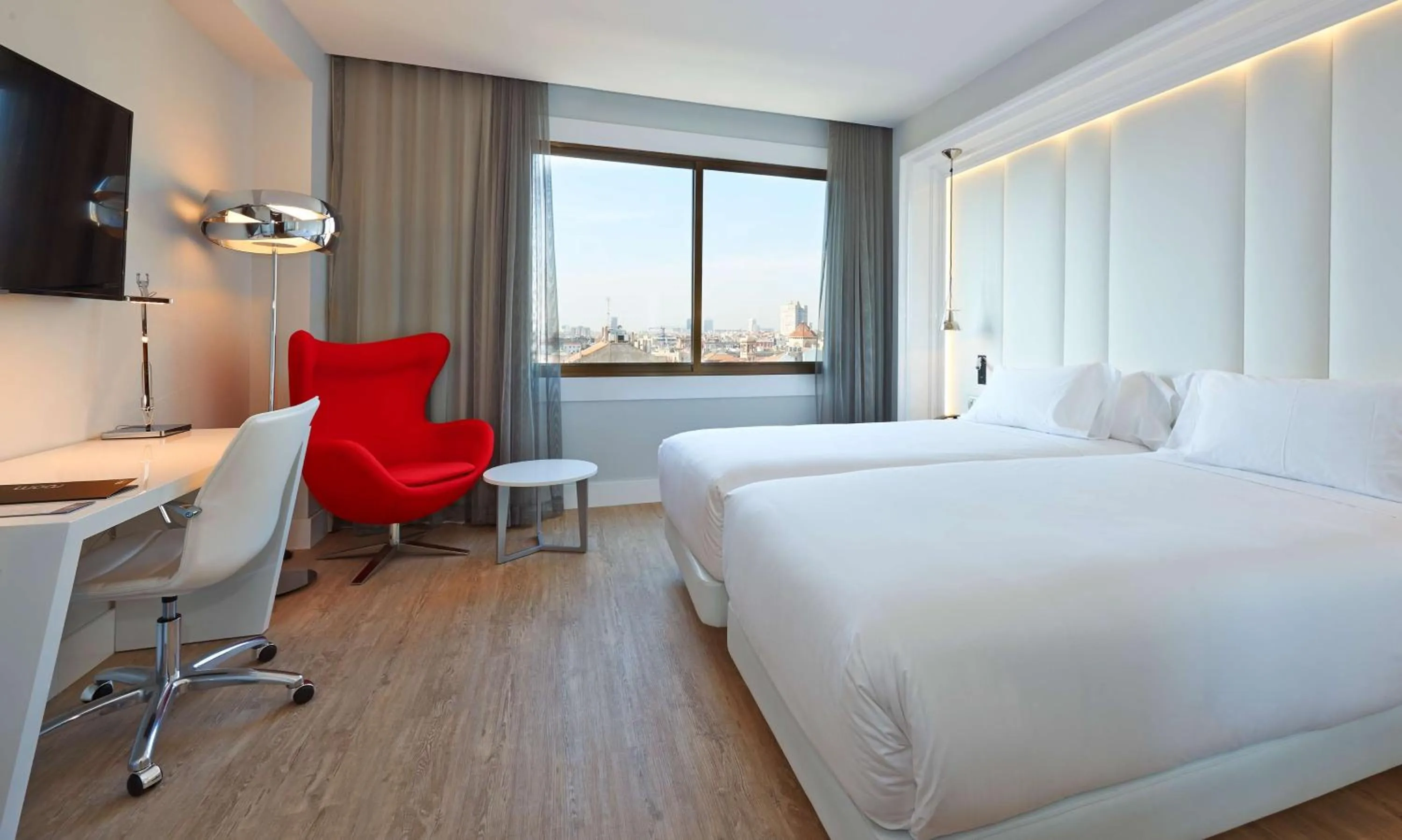 Bedroom, Bed in NH Collection Barcelona Gran Hotel Calderon