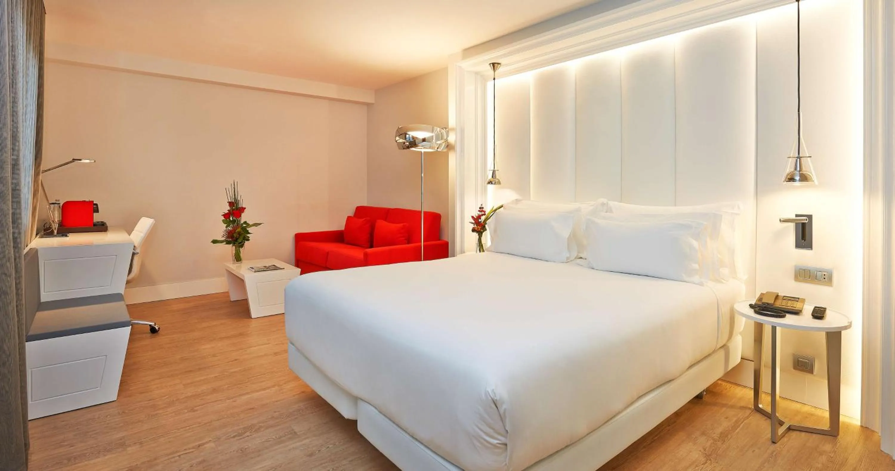 Photo of the whole room, Bed in NH Collection Barcelona Gran Hotel Calderon