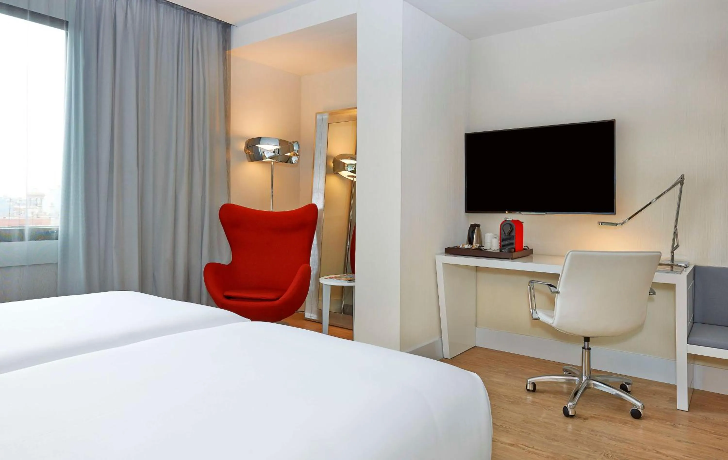 Bedroom, Bed in NH Collection Barcelona Gran Hotel Calderon