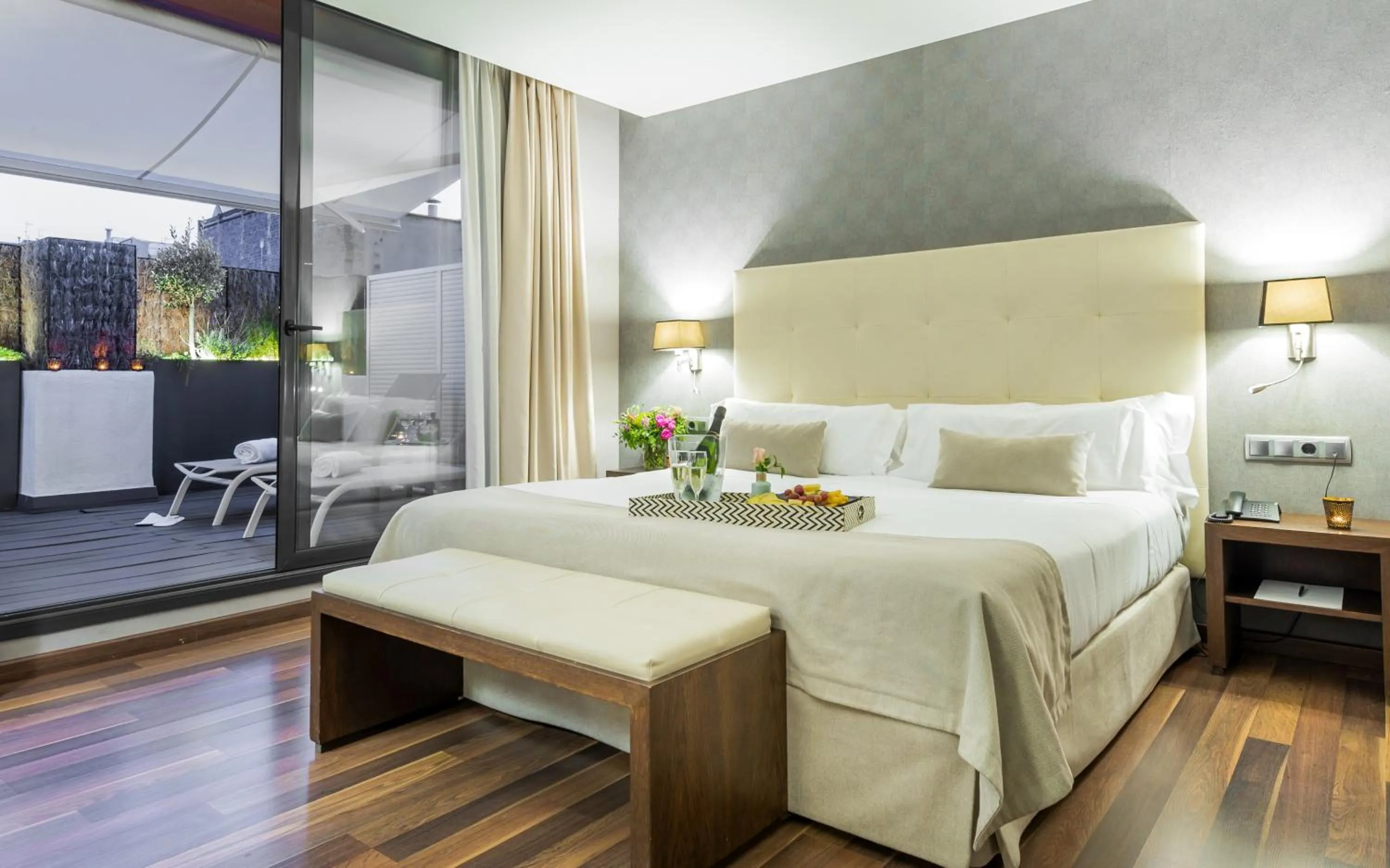 Hot Tub, Bed in Aparthotel Mariano Cubi Barcelona