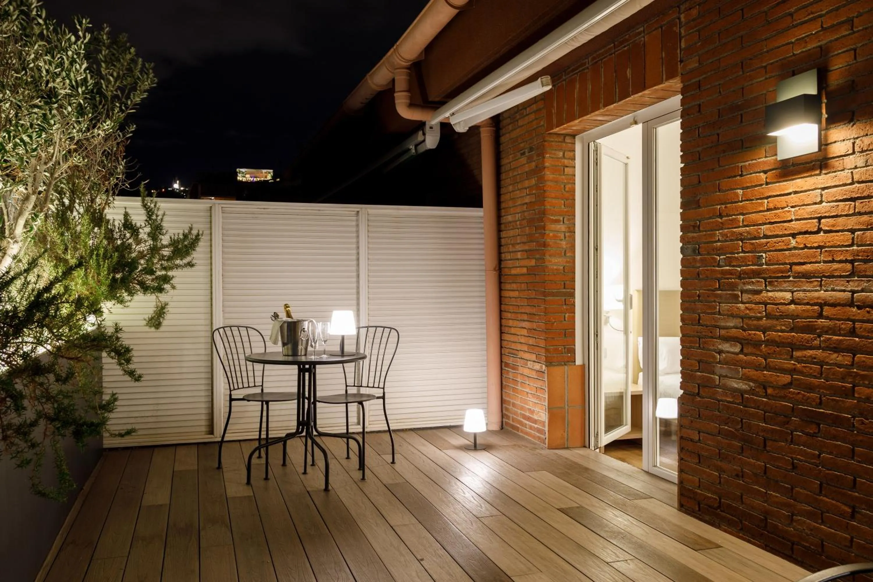 Night in Aparthotel Mariano Cubi Barcelona