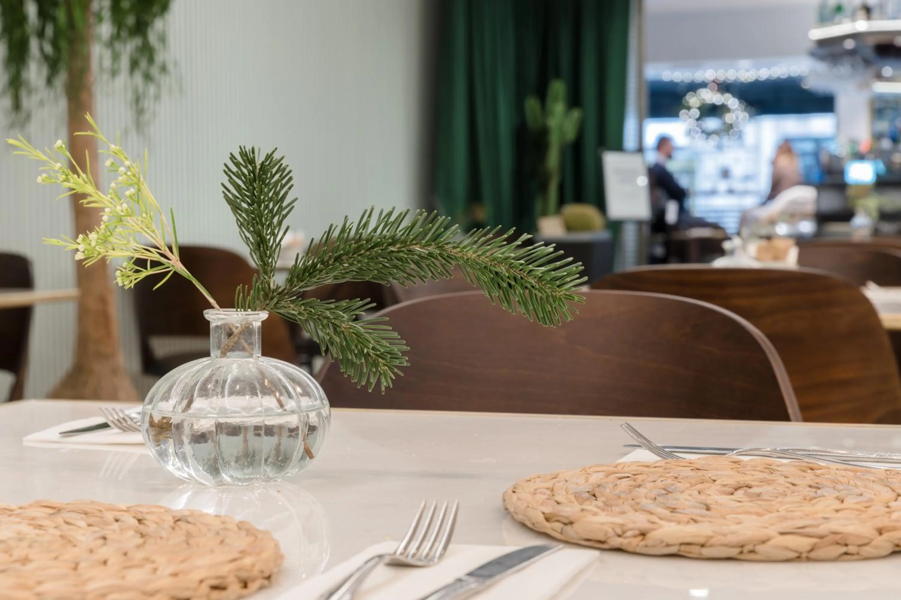 Food and drinks in Aparthotel Mariano Cubi Barcelona