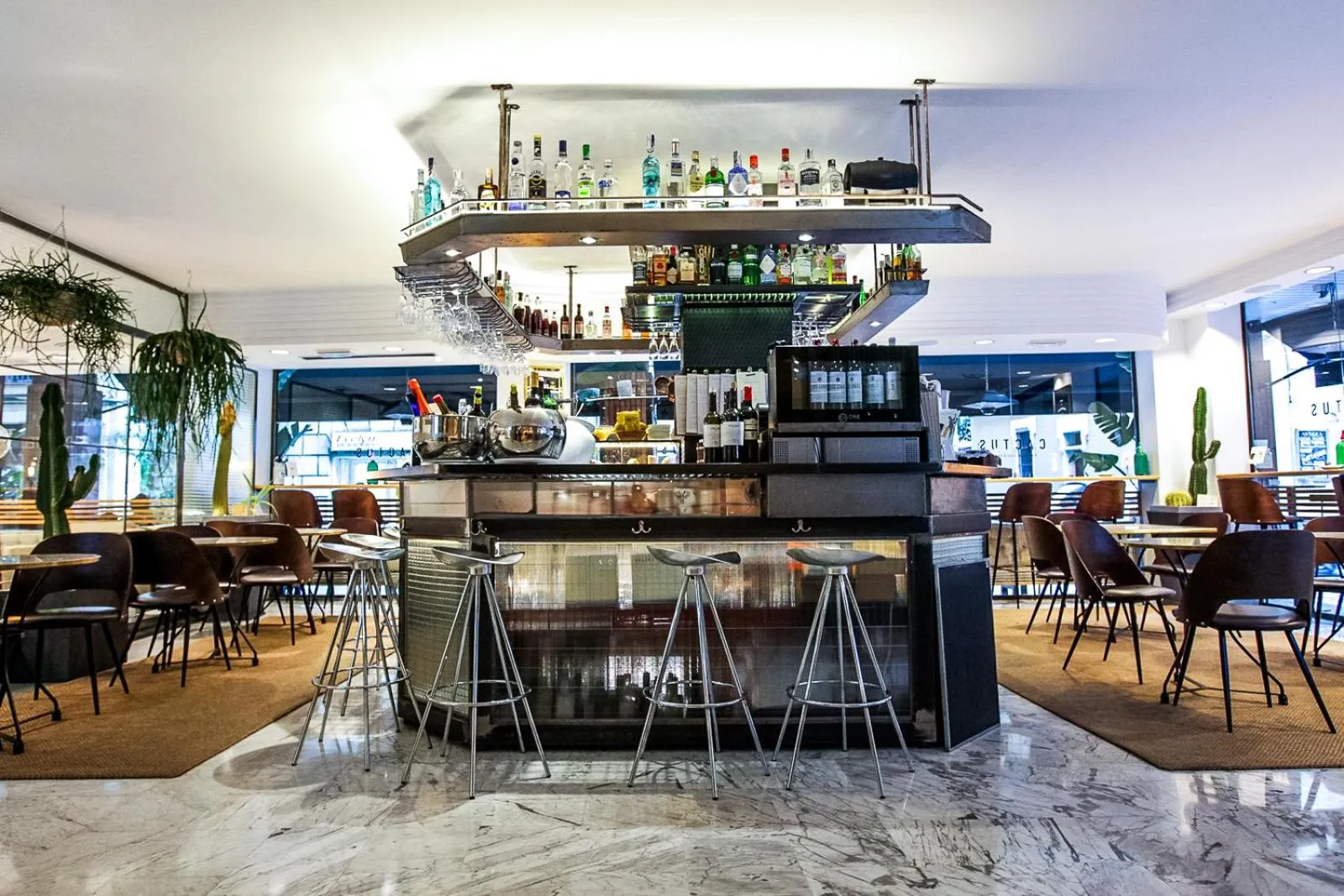 Restaurant/places to eat in Aparthotel Mariano Cubi Barcelona