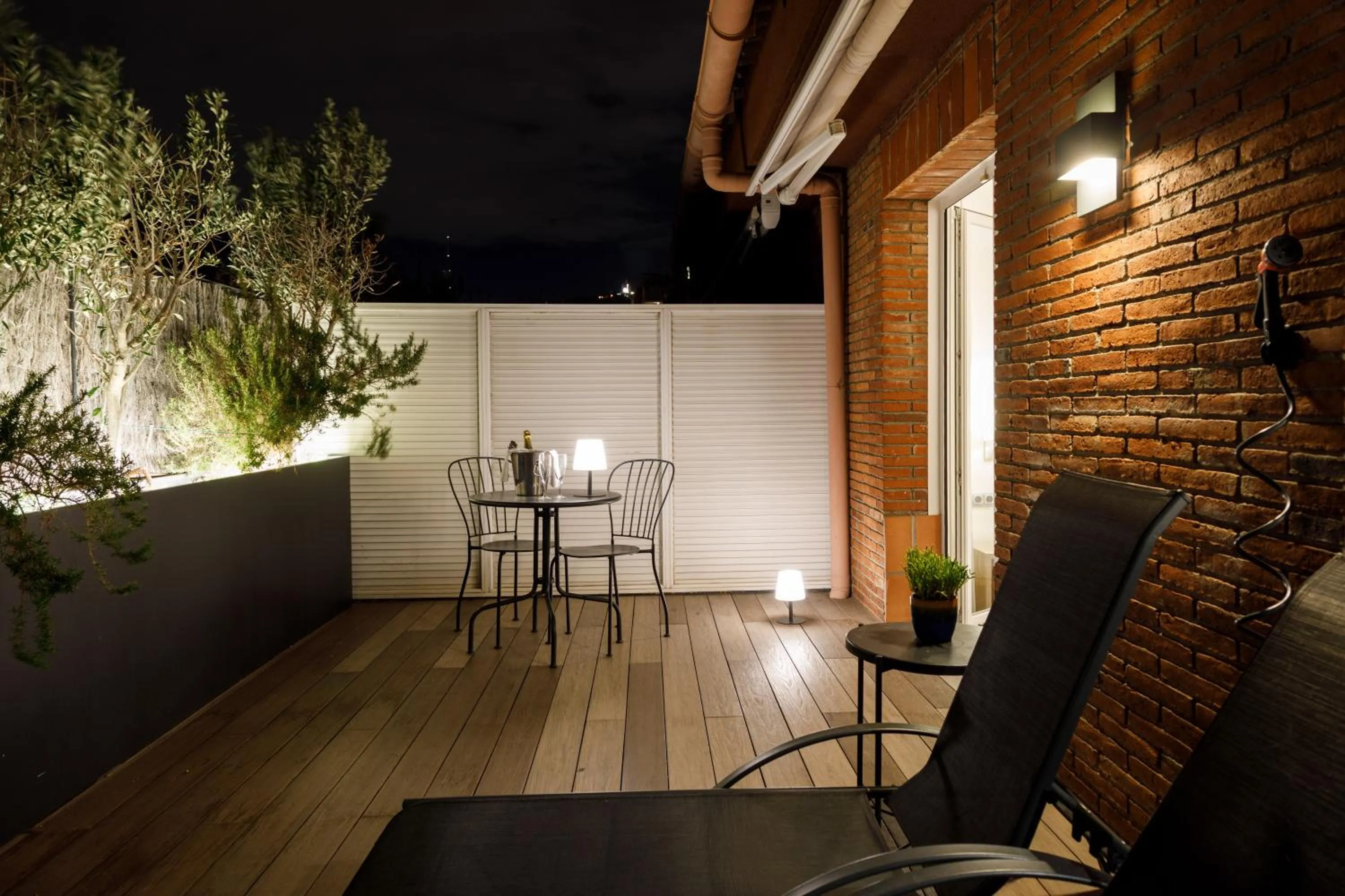 Night in Aparthotel Mariano Cubi Barcelona