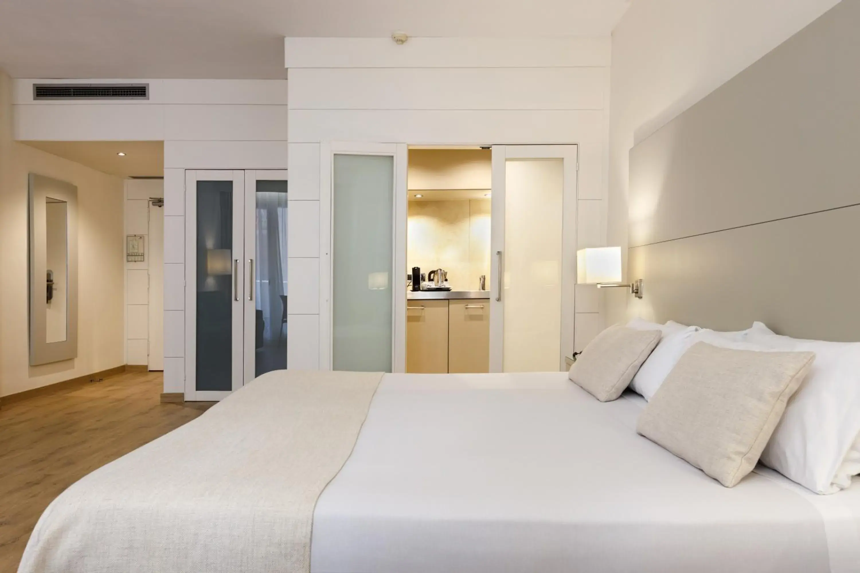 Bed in Aparthotel Mariano Cubi Barcelona Bed in Aparthotel Mariano Cubi Barcelona