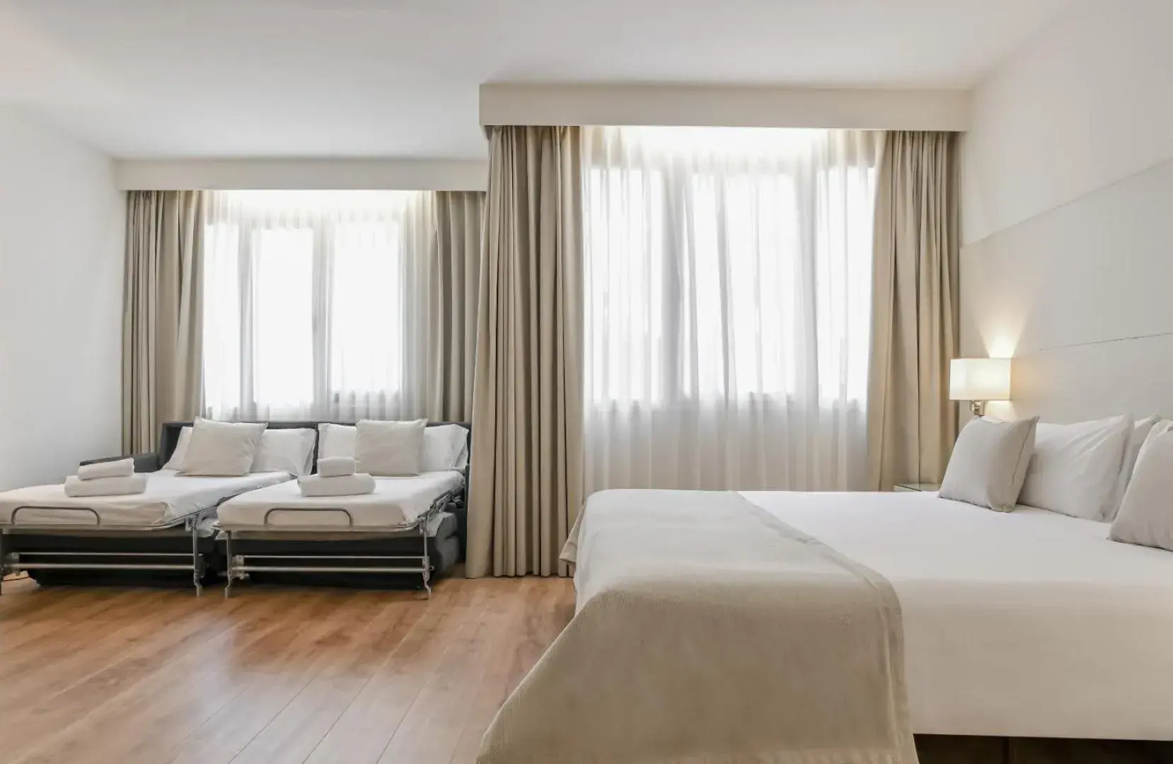 Bed in Aparthotel Mariano Cubi Barcelona Bed in Aparthotel Mariano Cubi Barcelona