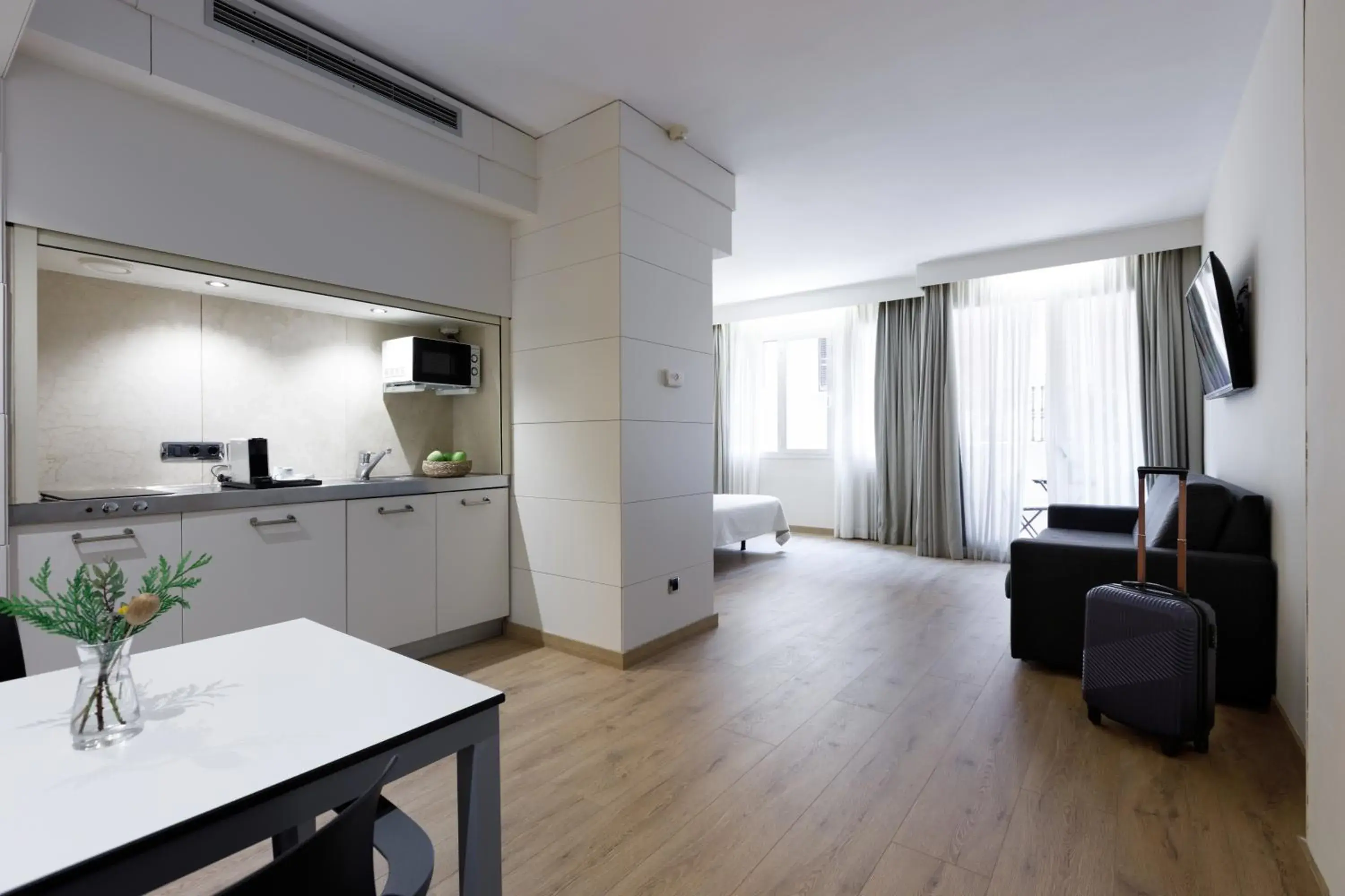 Photo of the whole room in Aparthotel Mariano Cubi Barcelona Photo of the whole room in Aparthotel Mariano Cubi Barcelona