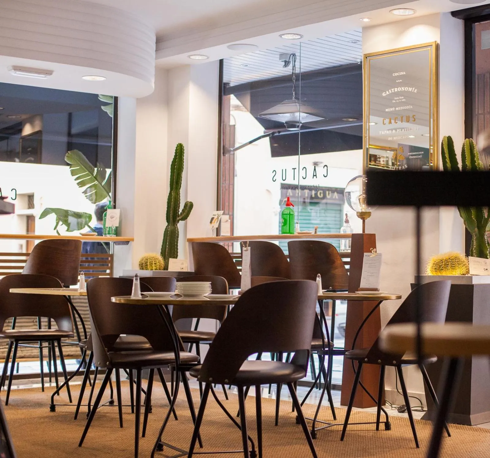 Restaurant/places to eat in Aparthotel Mariano Cubi Barcelona