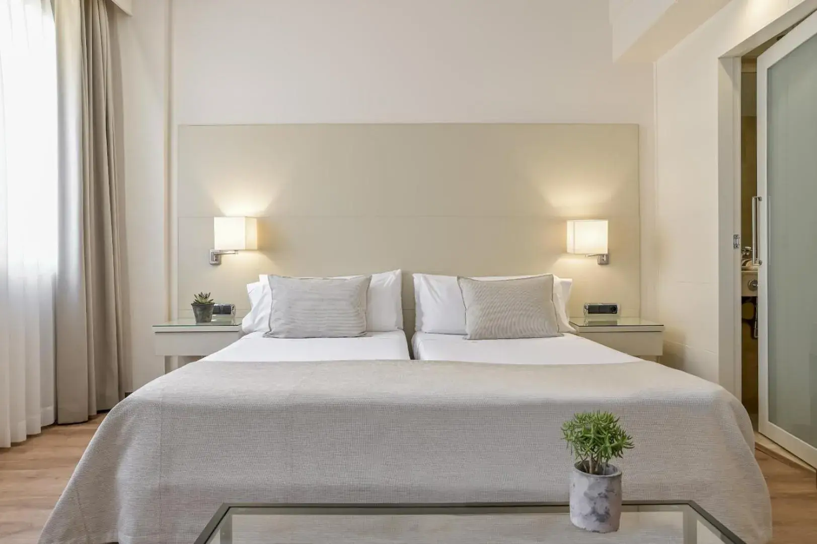 Bedroom, Bed in Aparthotel Mariano Cubi Barcelona Bedroom, Bed in Aparthotel Mariano Cubi Barcelona