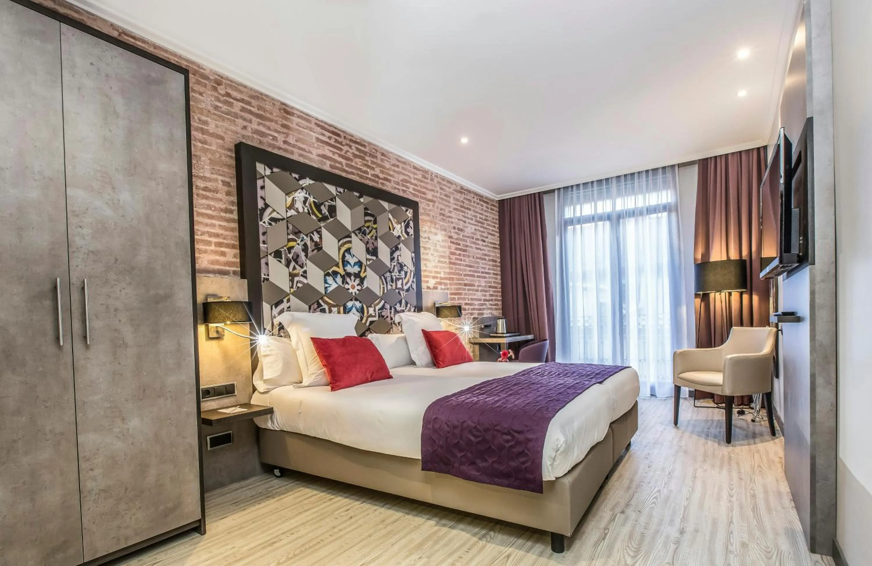 Photo of the whole room, Bed in Leonardo Hotel Barcelona Las Ramblas
