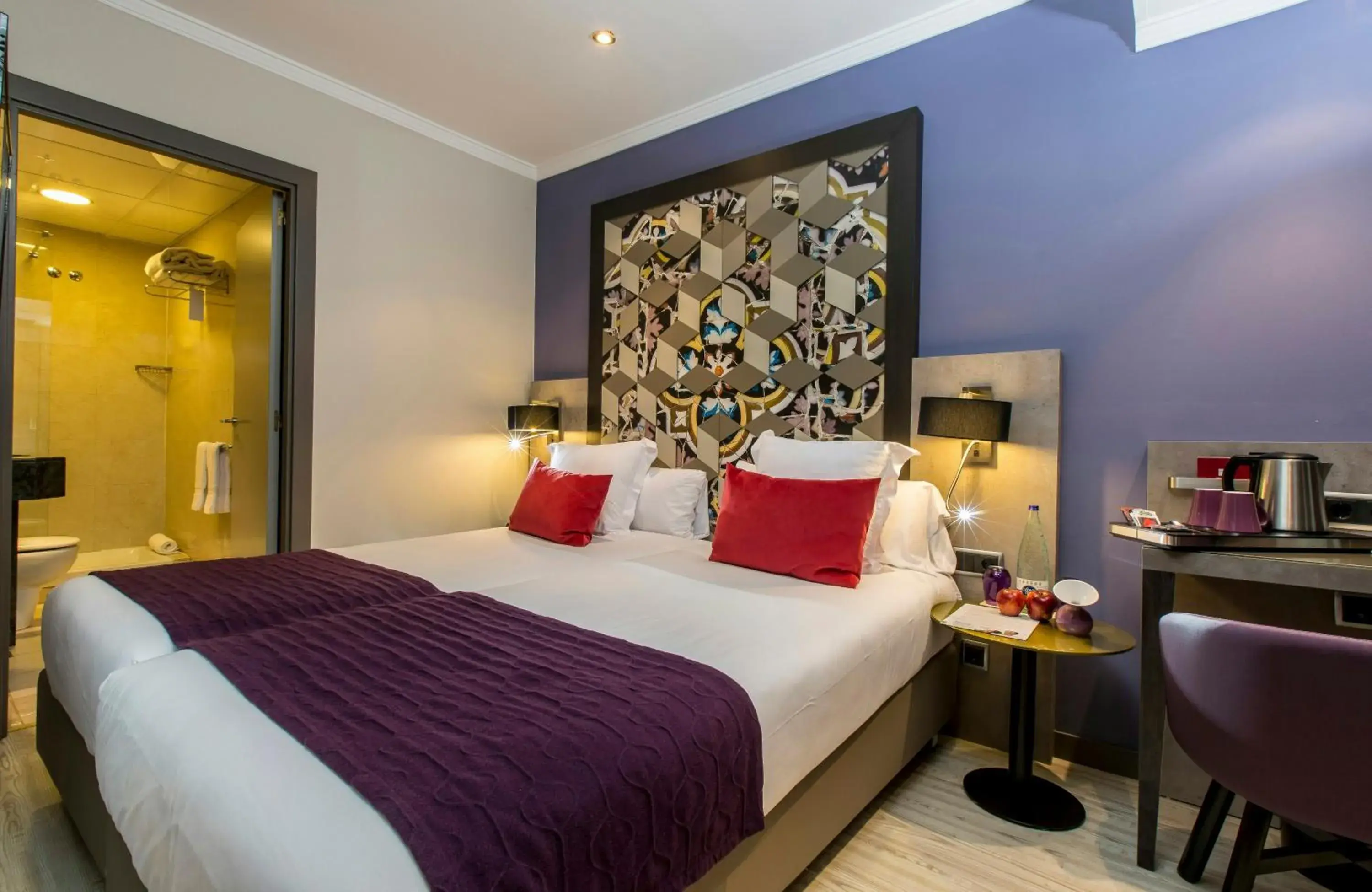 Photo of the whole room, Bed in Leonardo Hotel Barcelona Las Ramblas Photo of the whole room, Bed in Leonardo Hotel Barcelona Las Ramblas