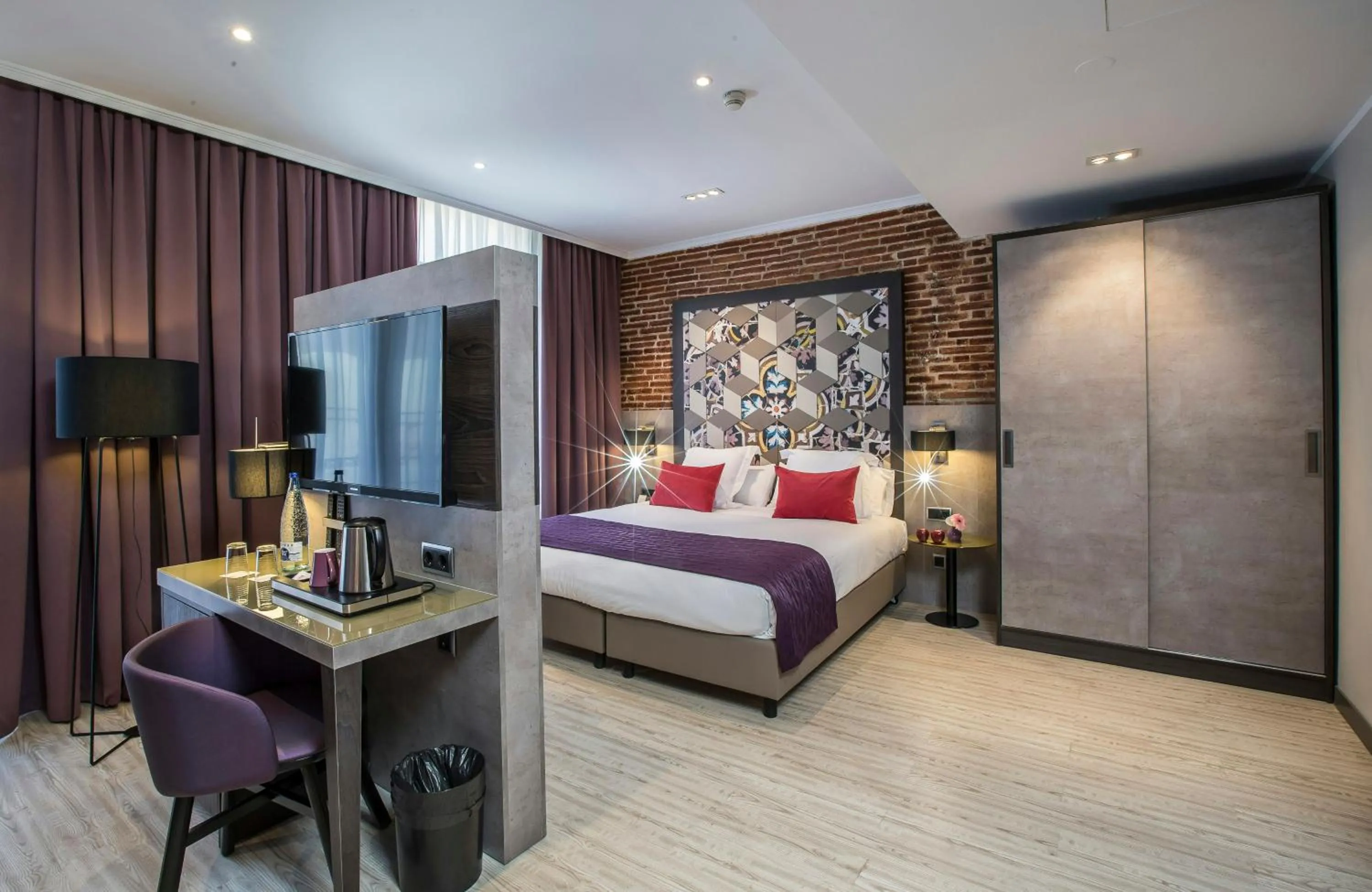 Photo of the whole room, Bed in Leonardo Hotel Barcelona Las Ramblas