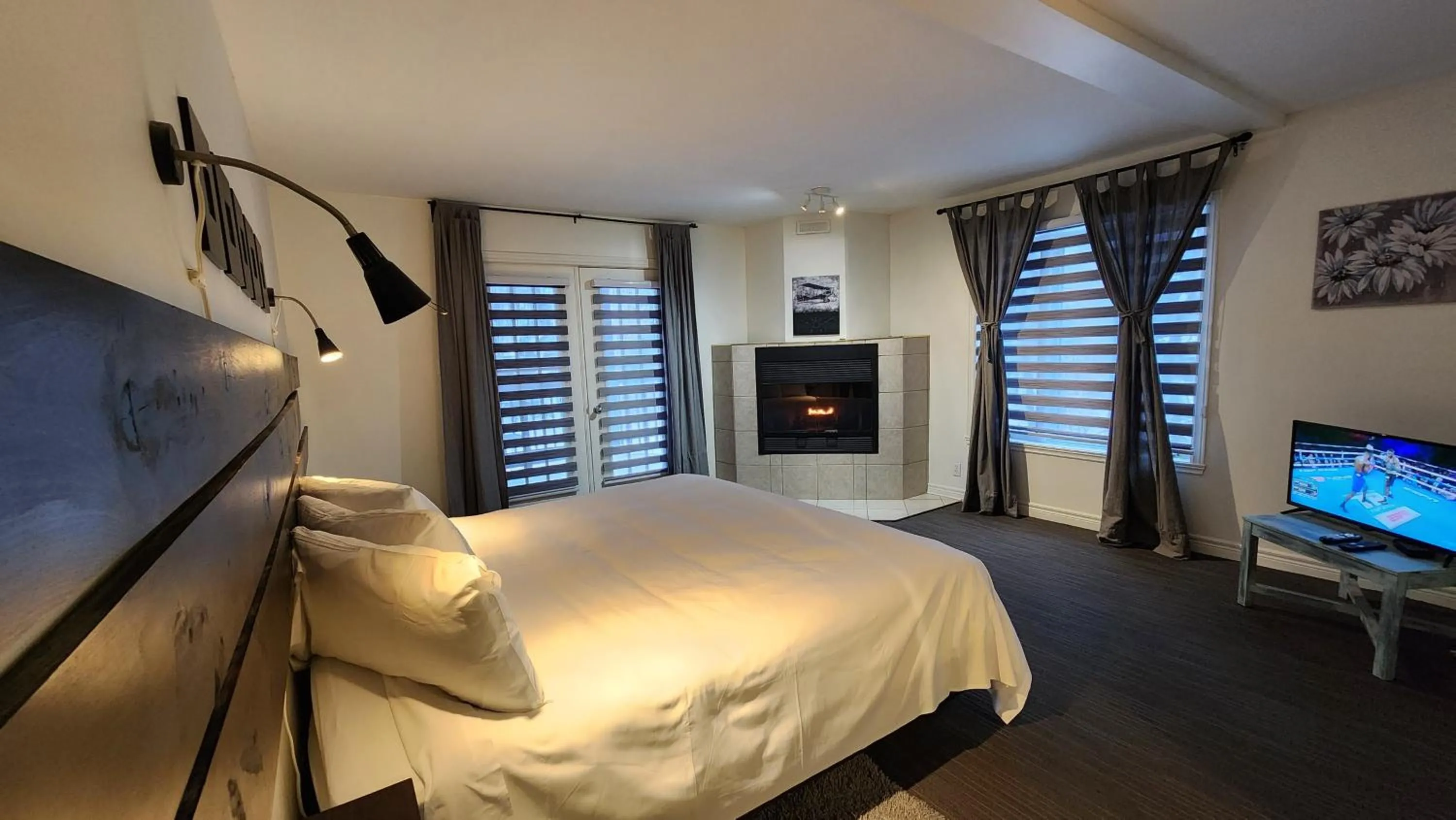Three-Bedroom Apartment with Lake View in Privilege Mont-Tremblant