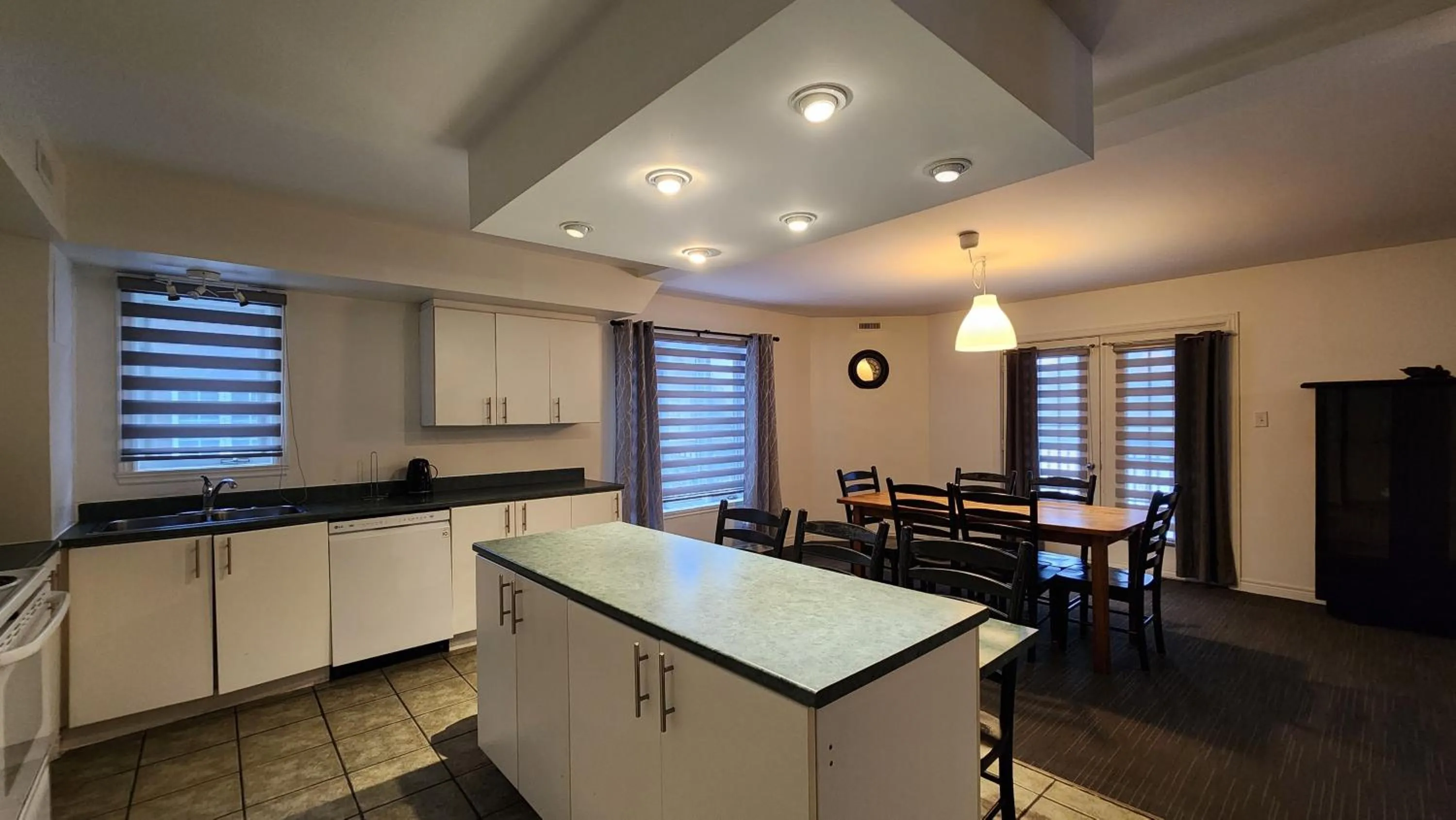 Three-Bedroom Apartment with Lake View in Privilege Mont-Tremblant