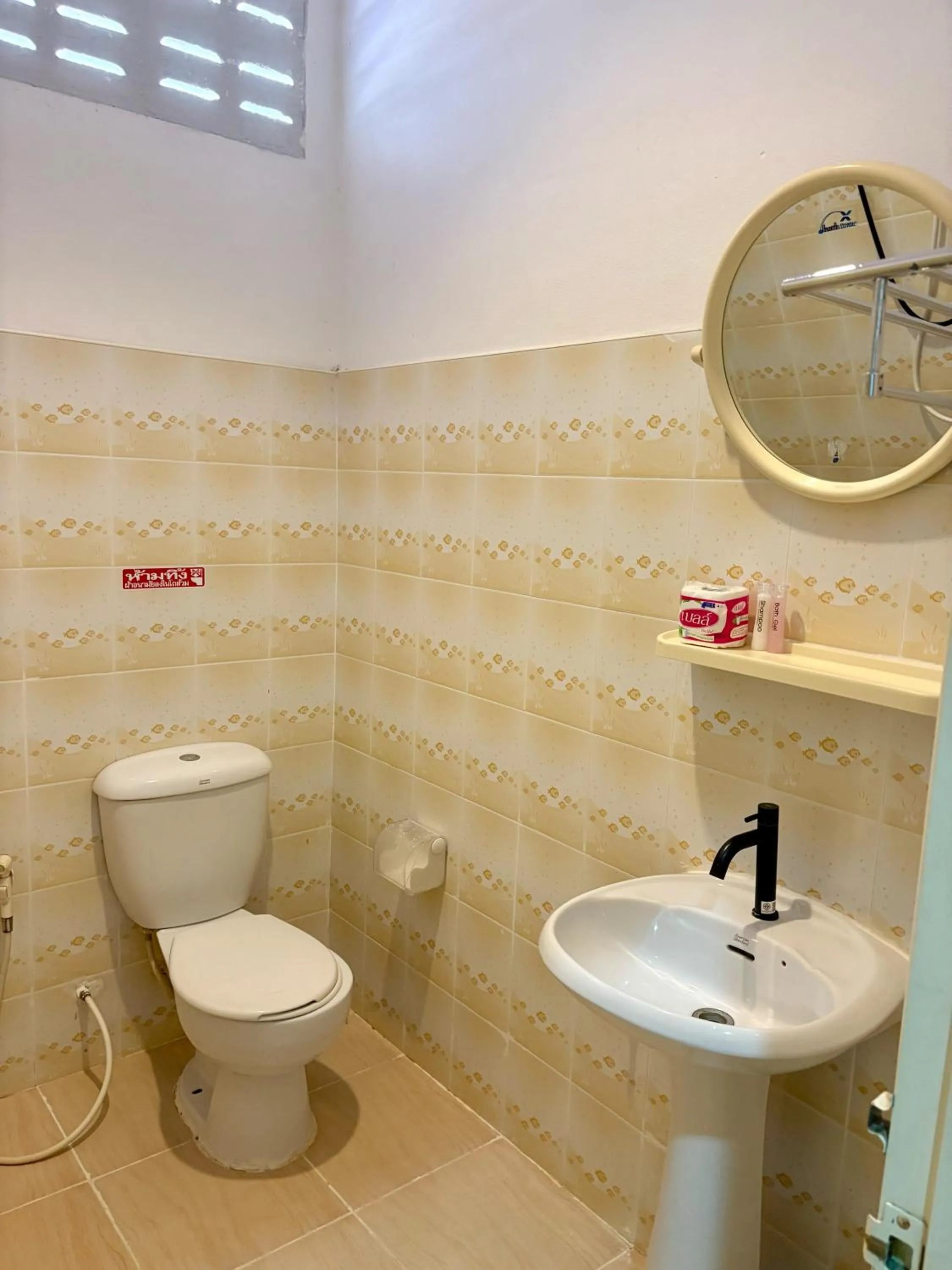 Toilet in Lanta Grand House