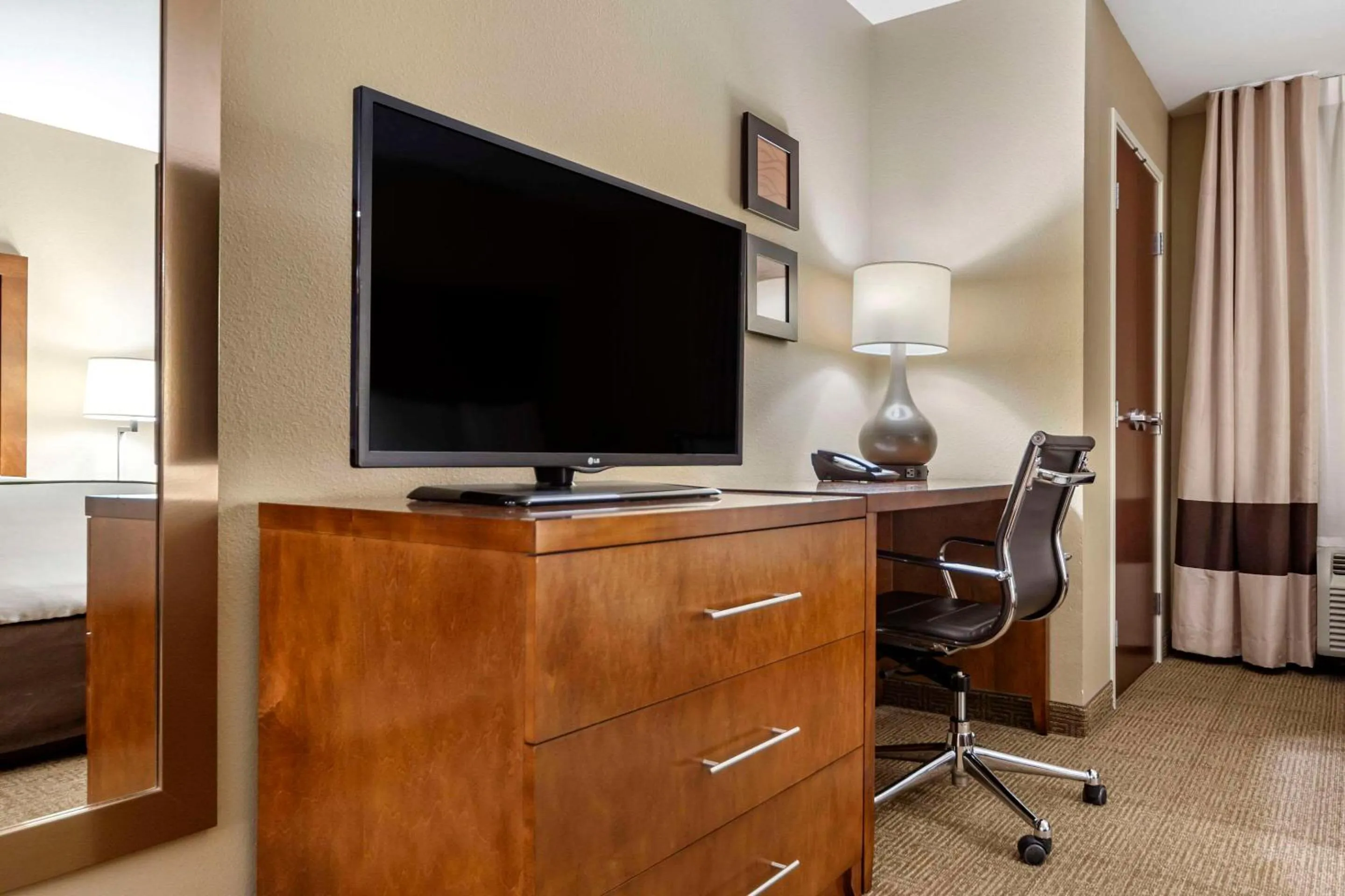 Bedroom in Comfort Inn & Suites Avera Southwest