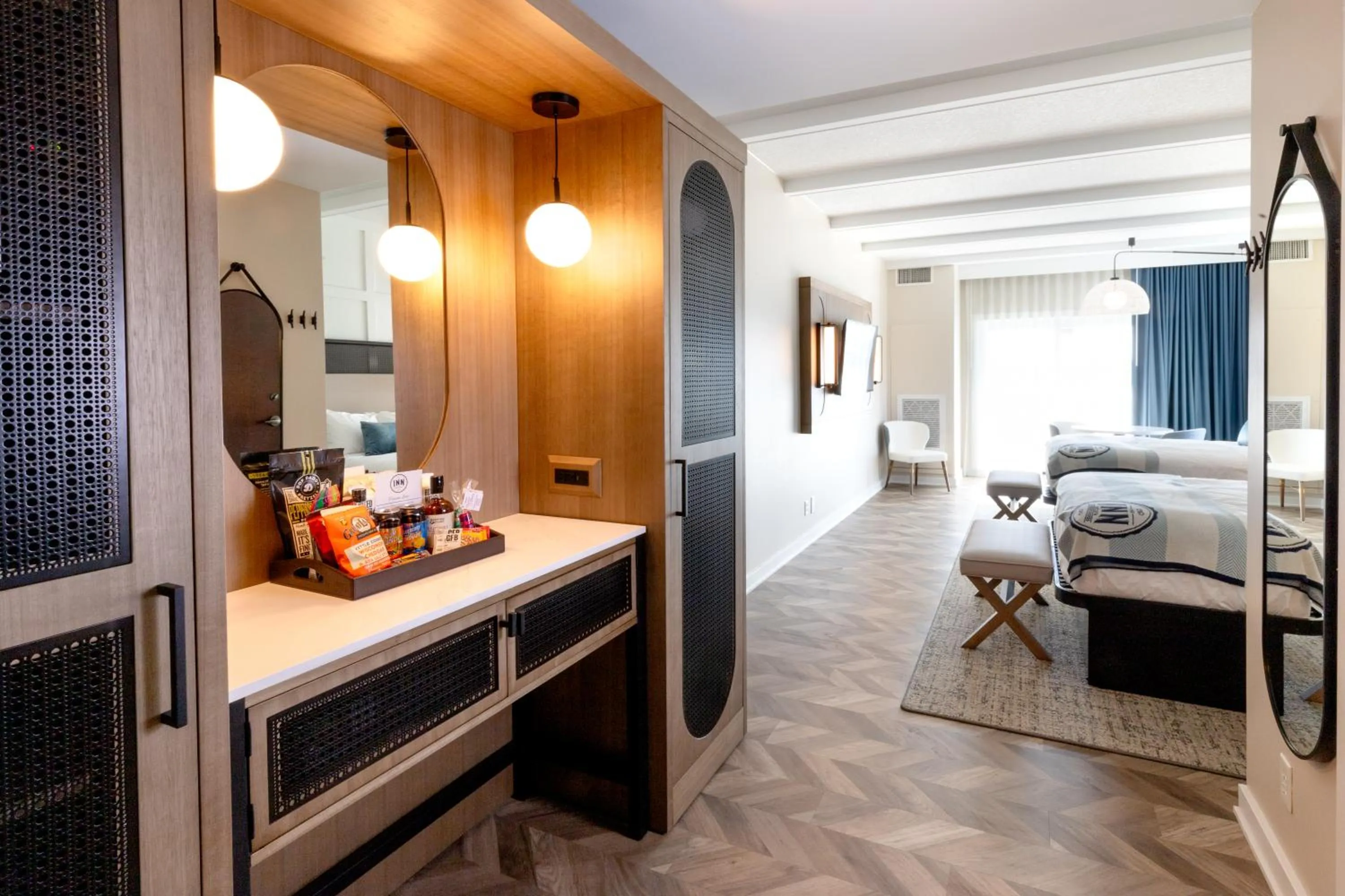 minibar, Bed in The Inn at Harbor Shores