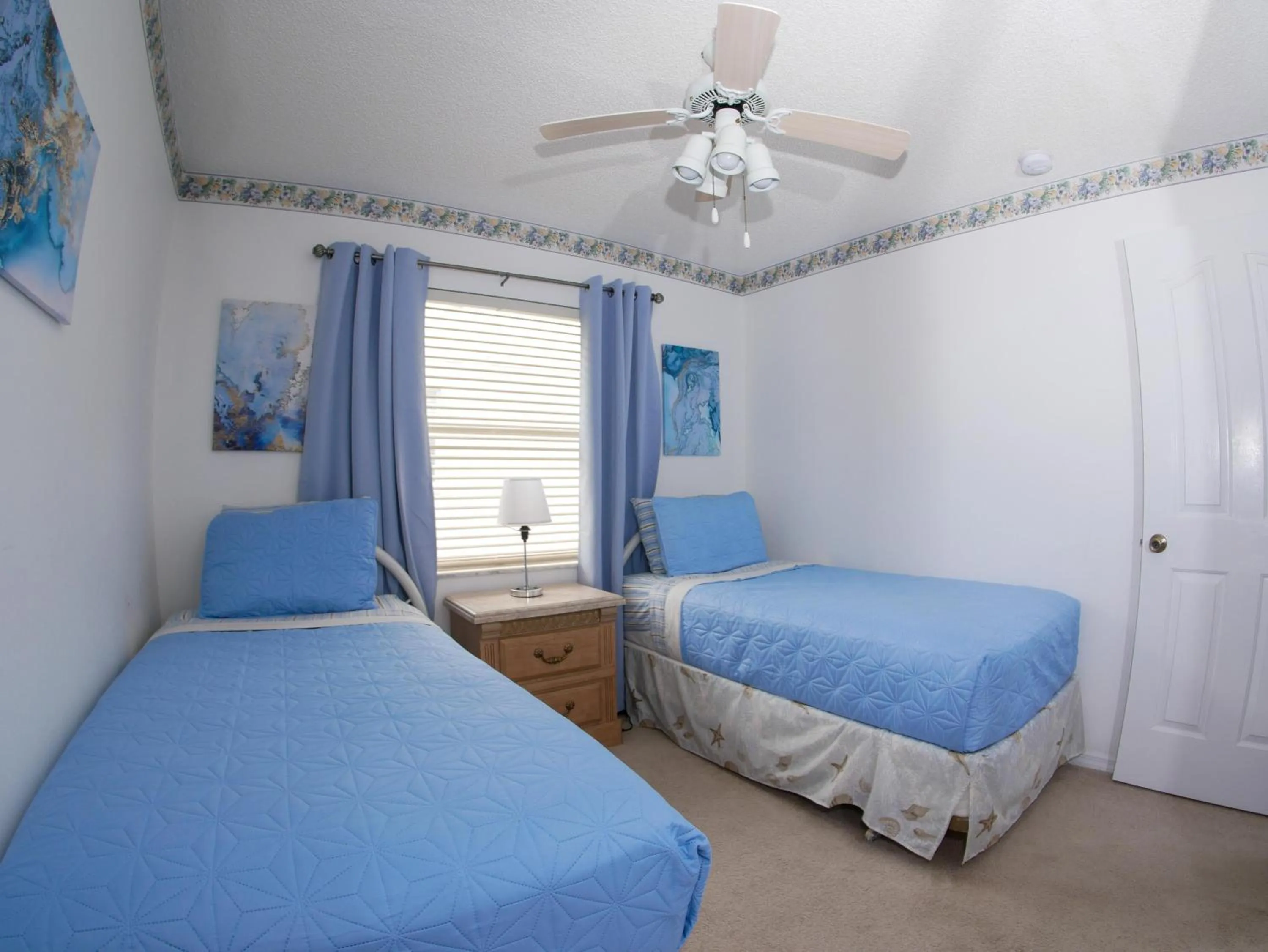 Bedroom, Bed in Large Pool With Jacuzzi, Near The Disney Attractions!!