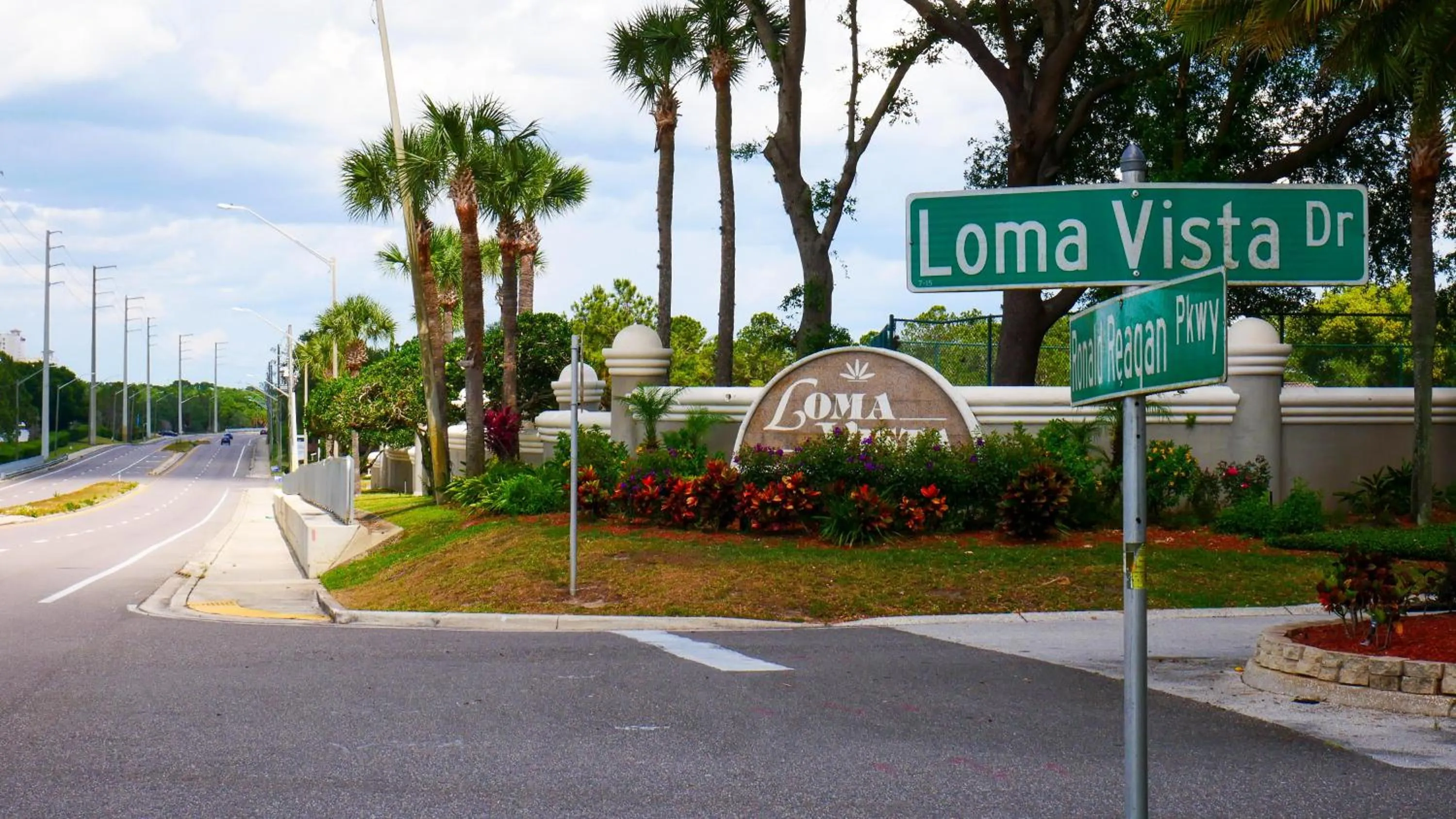 Property building in Large Pool With Jacuzzi, Near The Disney Attractions!!