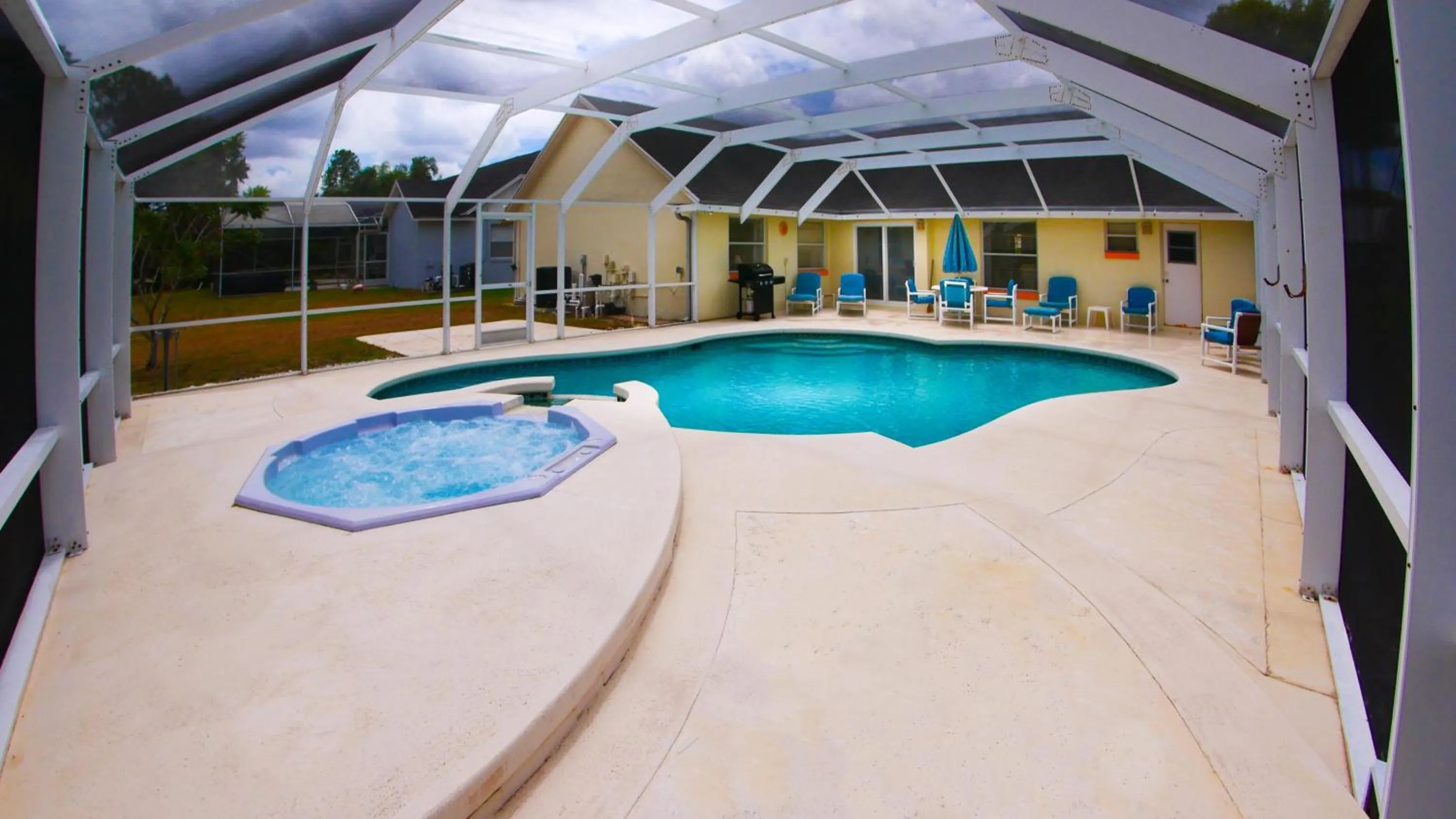Swimming pool in Large Pool With Jacuzzi, Near The Disney Attractions!!