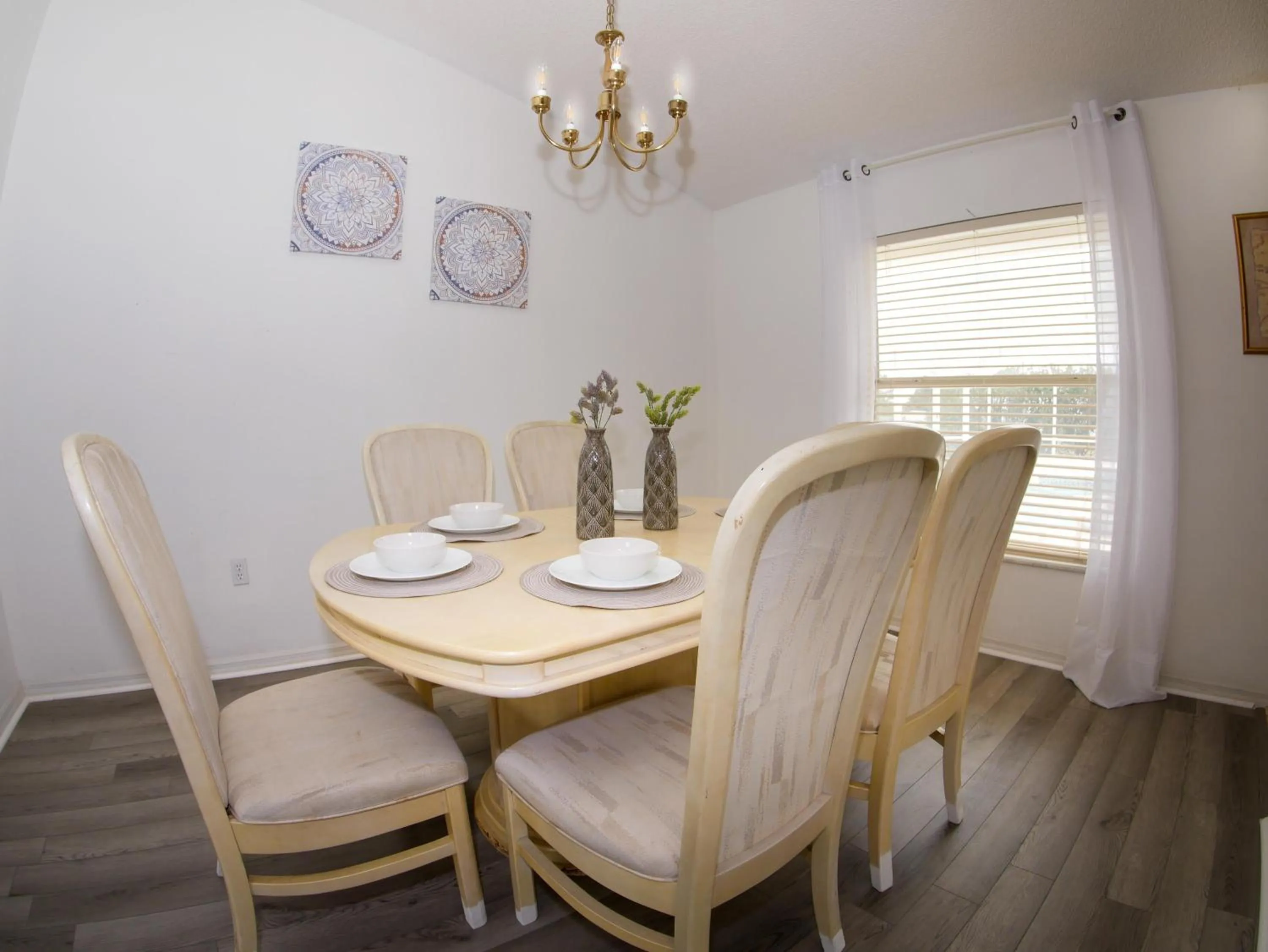 Living room in Large Pool With Jacuzzi, Near The Disney Attractions!!