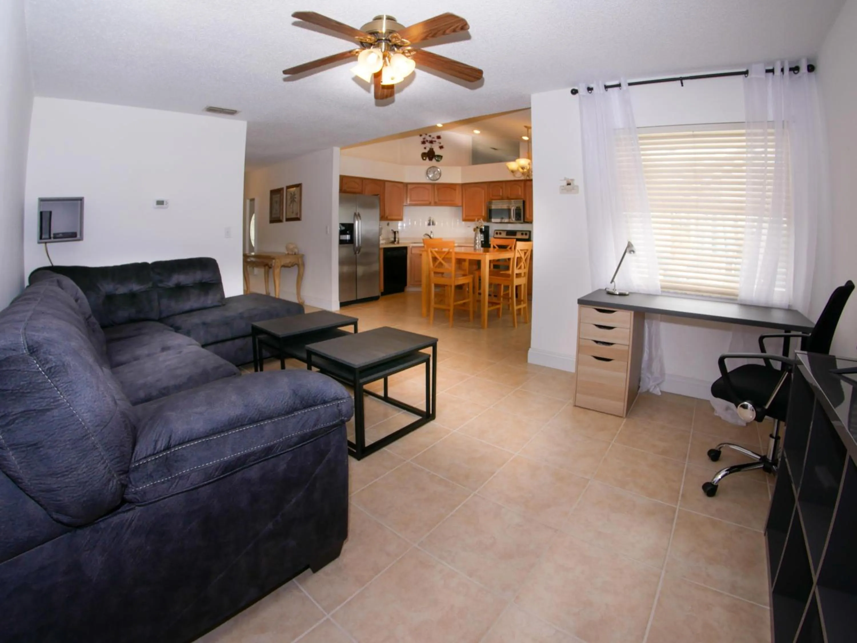 Living room in Large Pool With Jacuzzi, Near The Disney Attractions!!