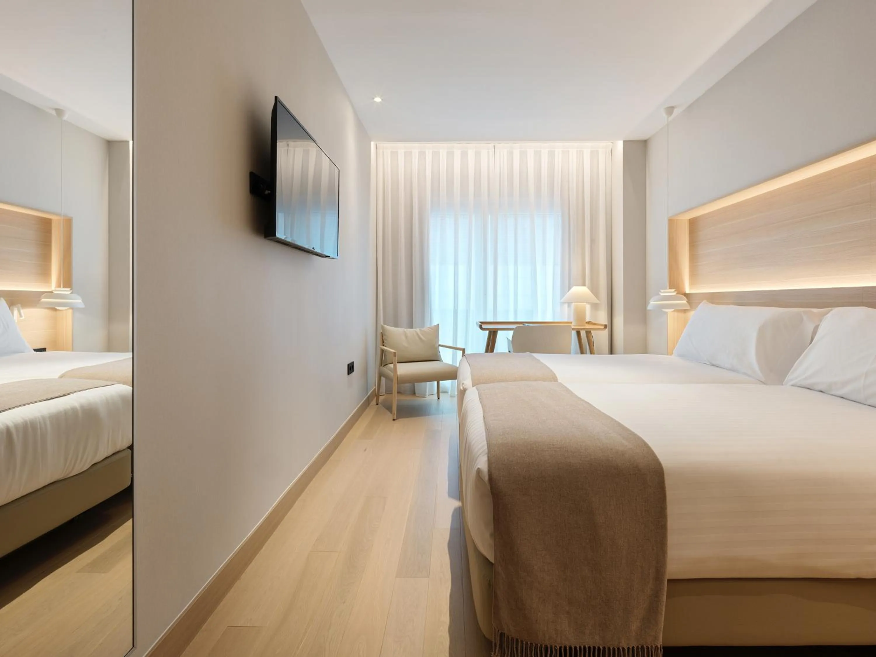 Photo of the whole room, Bed in Zenit Coruña