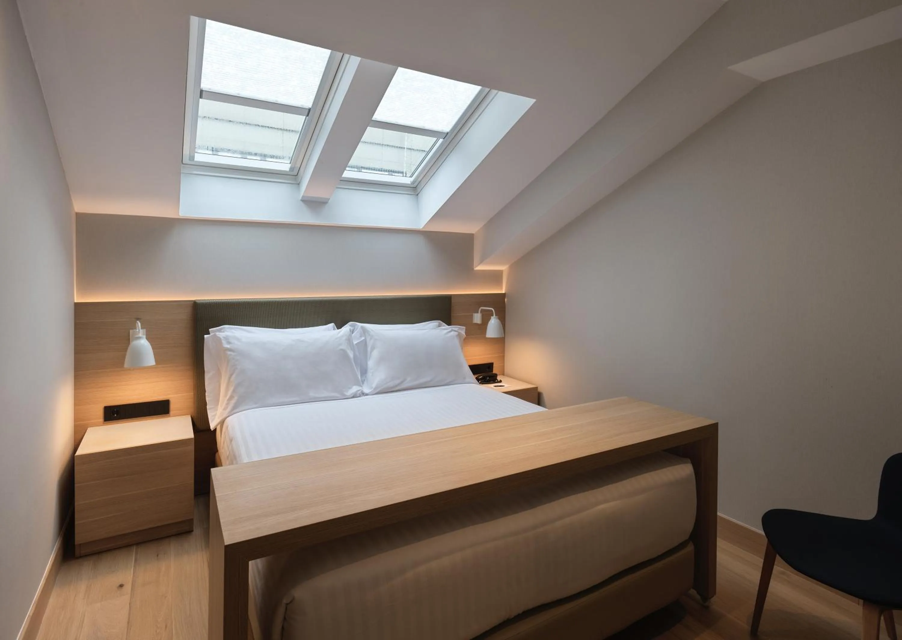 Photo of the whole room, Bed in Zenit Coruña