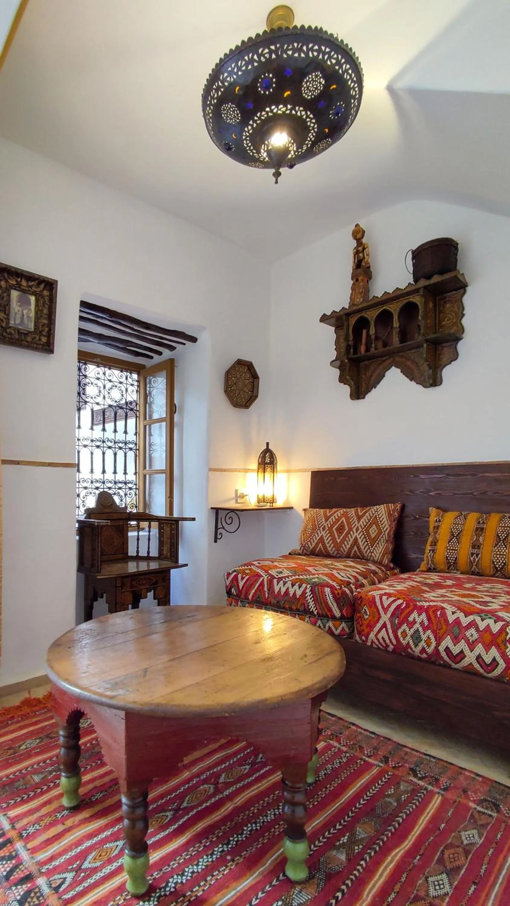 Seating area, Bed in RIAD DAR En-Nawat