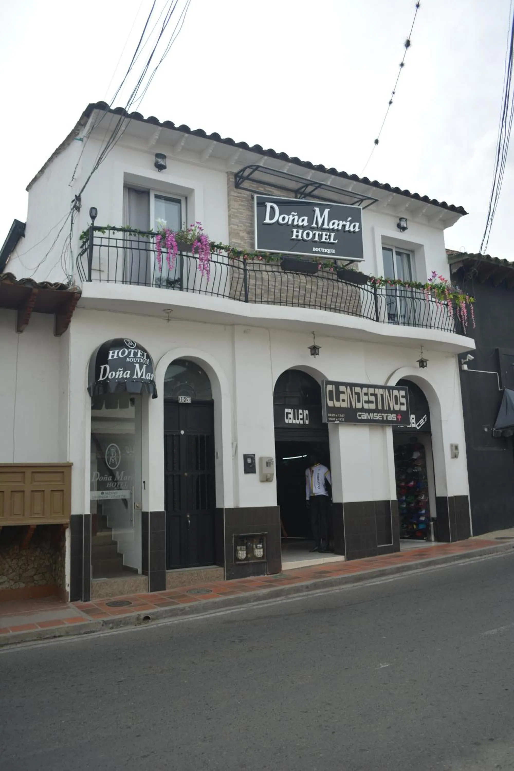 Property building in Hotel Boutique Doña Maria