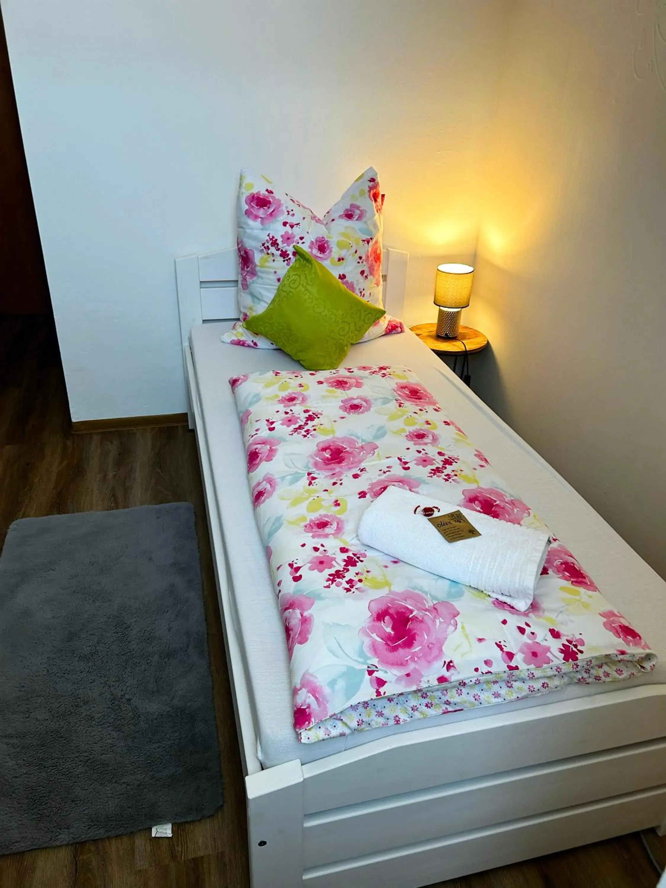 Single Room with Private Bathroom in Frühstückspension Elena Nicoleta Caltun Single Room with Private Bathroom in Frühstückspension Elena Nicoleta Caltun