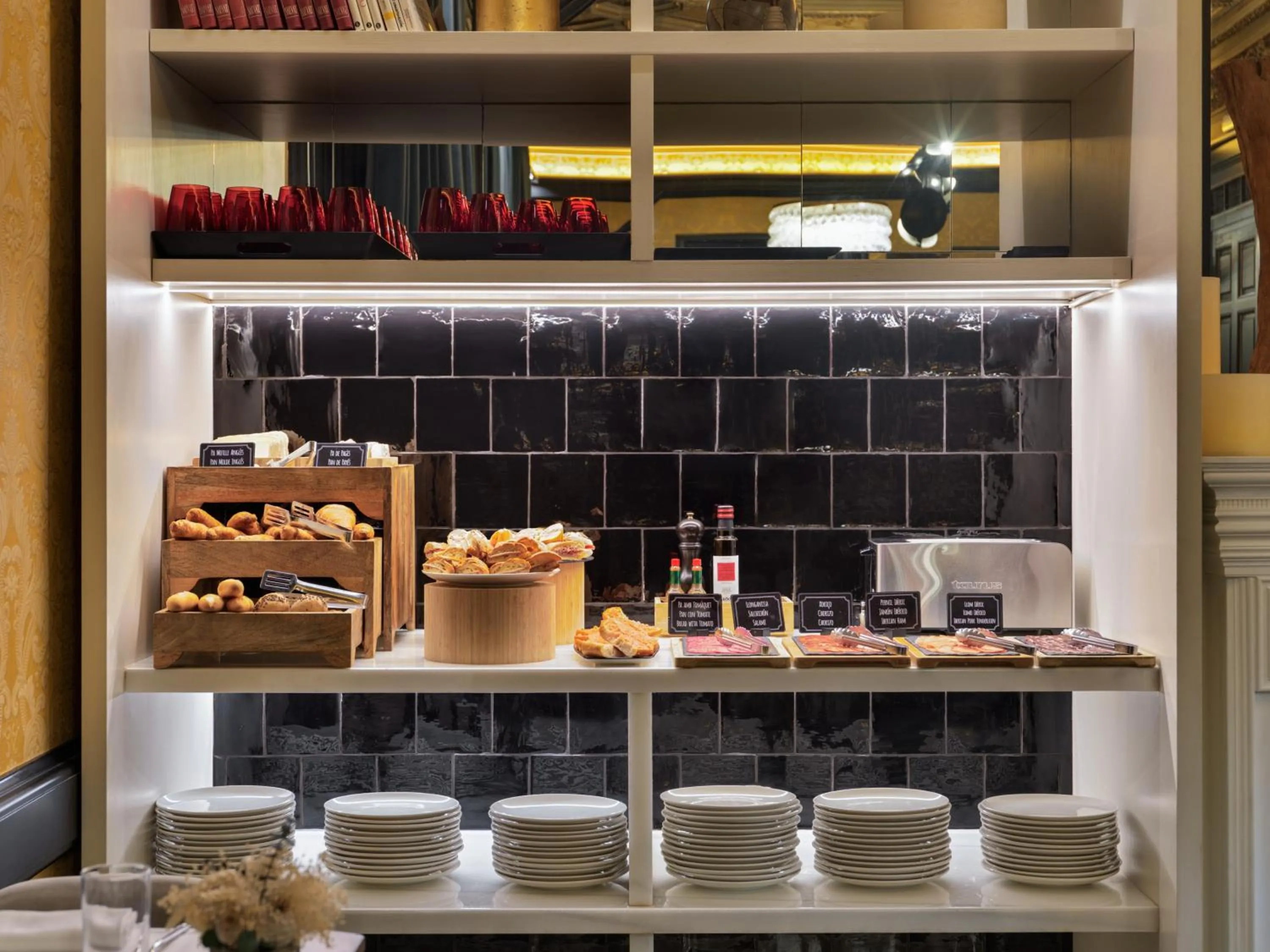 Buffet breakfast in Boutique Hotel H10 Catalunya Plaza