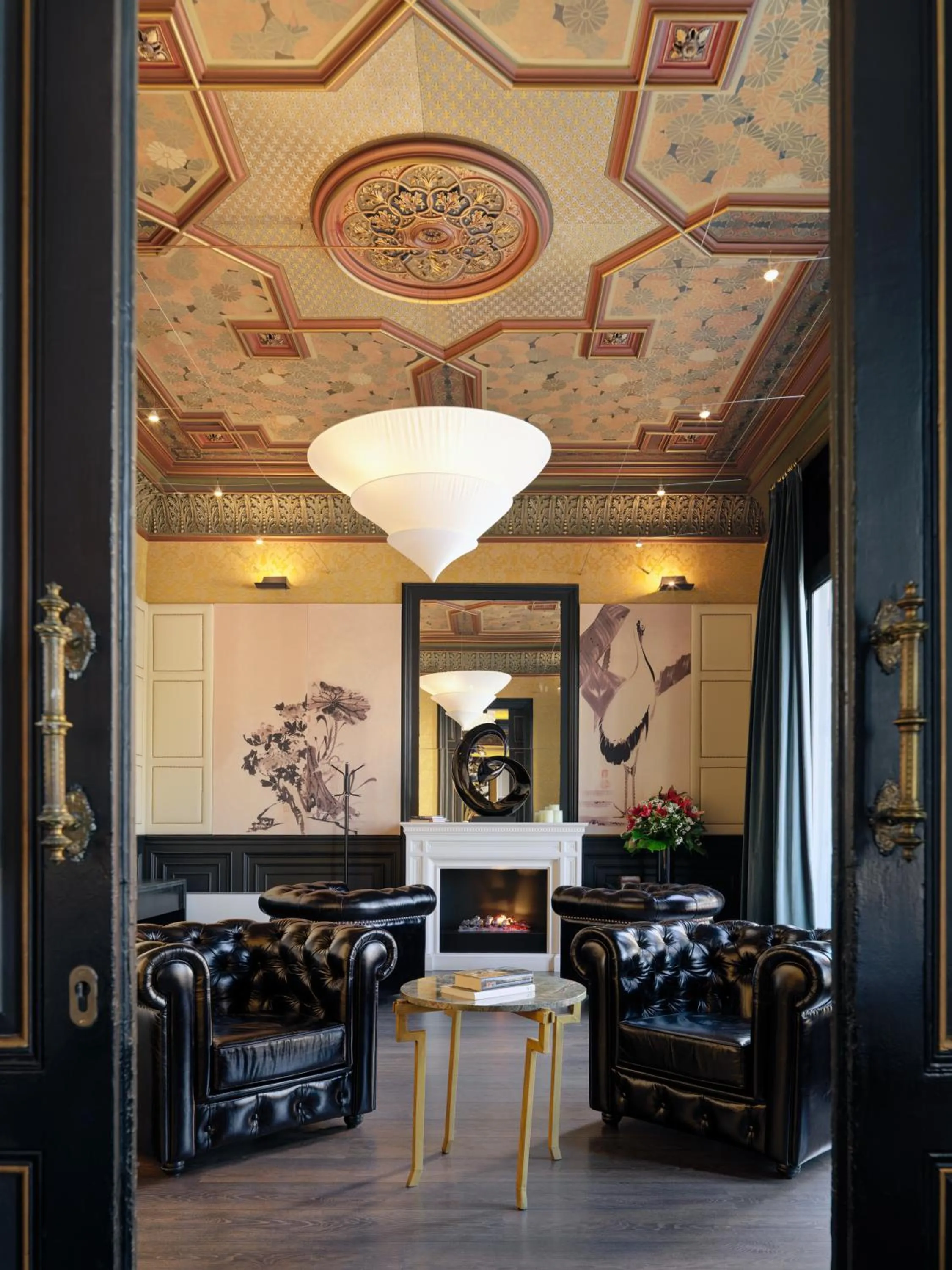 Communal lounge/ TV room in Boutique Hotel H10 Catalunya Plaza