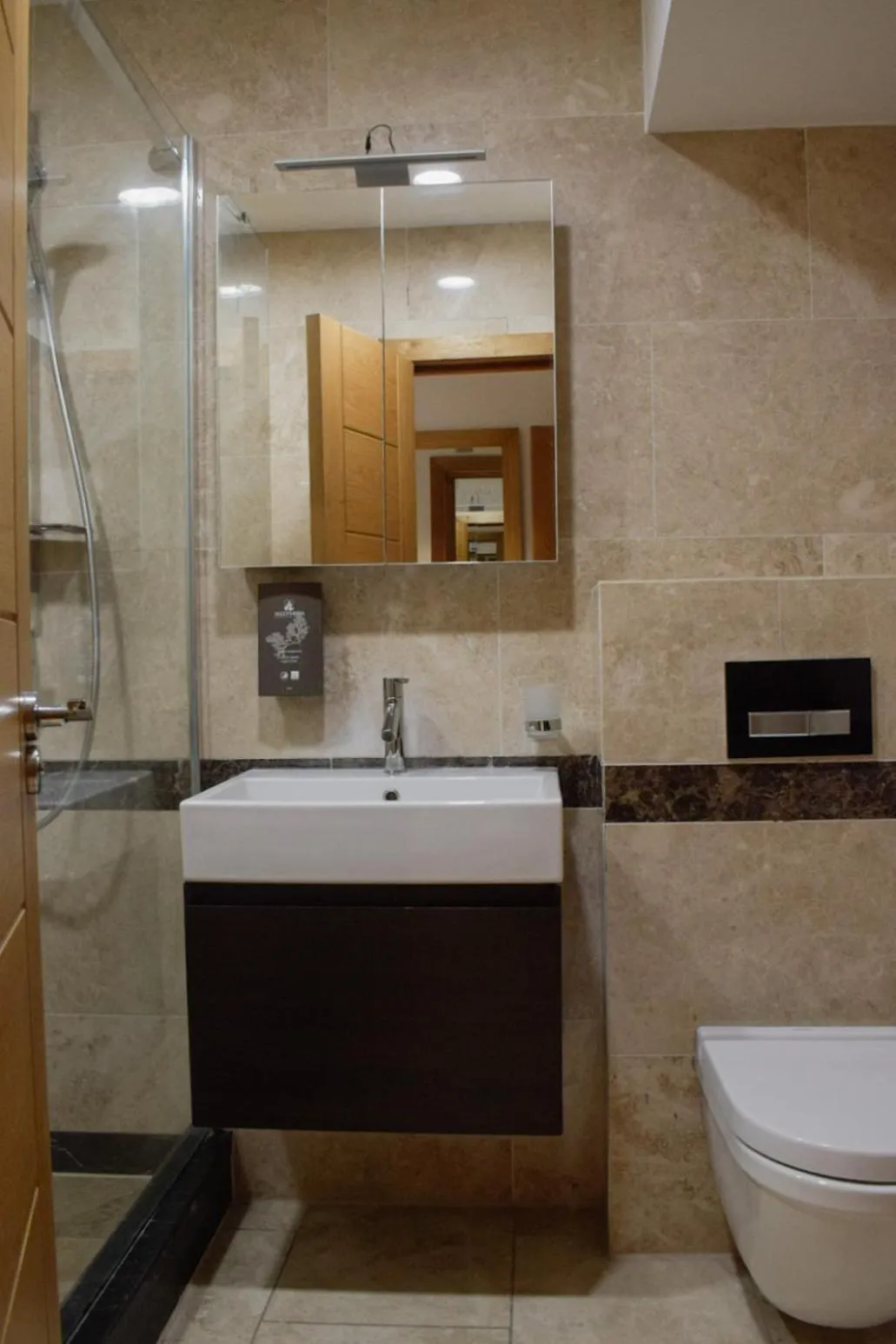 Toilet in Osborne Aparthotel