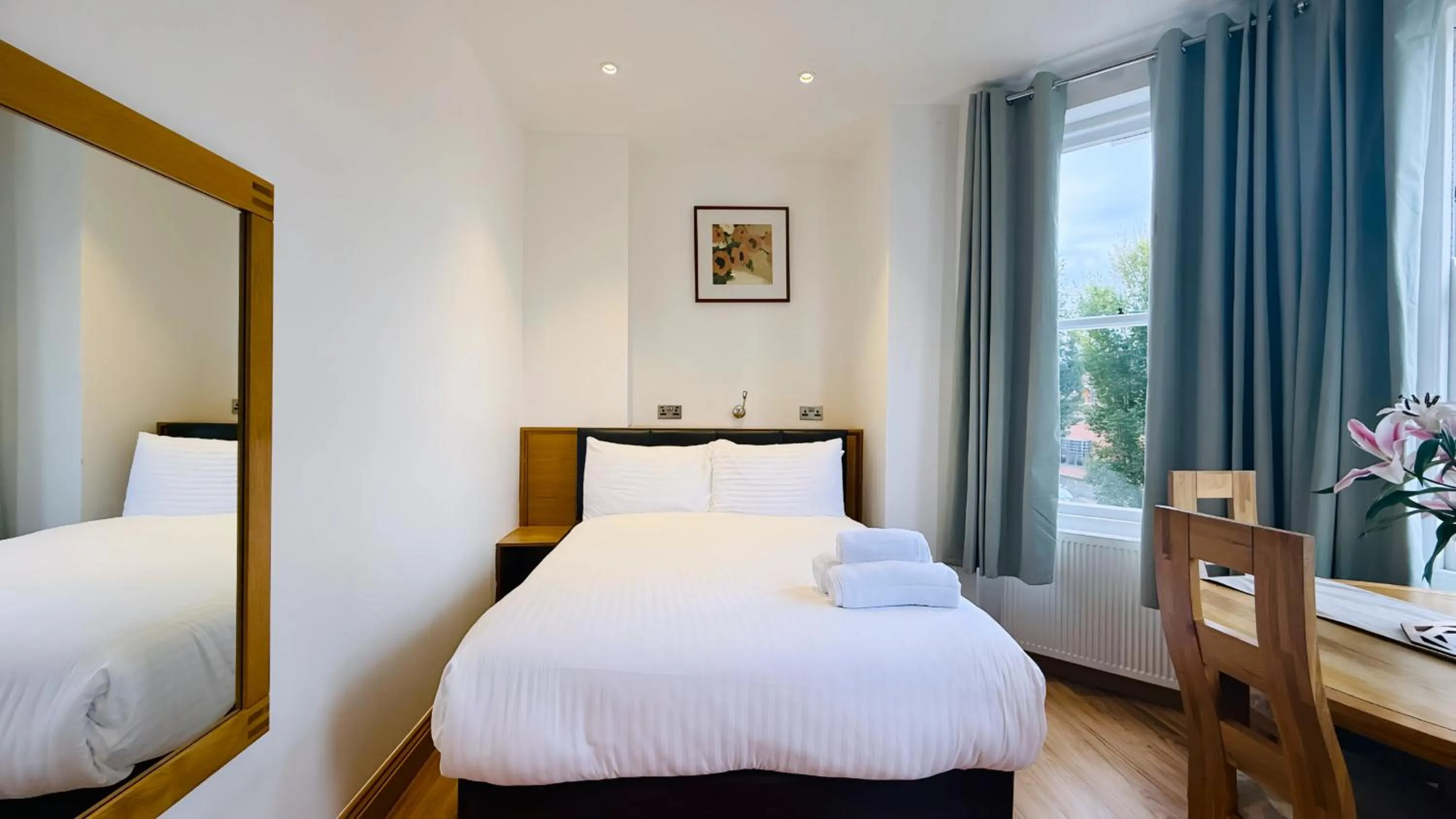 Photo of the whole room, Bed in Osborne Aparthotel