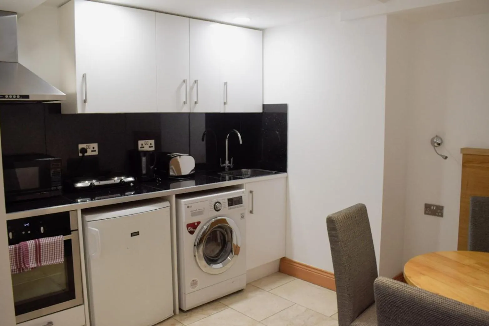 Kitchen or kitchenette in Osborne Aparthotel