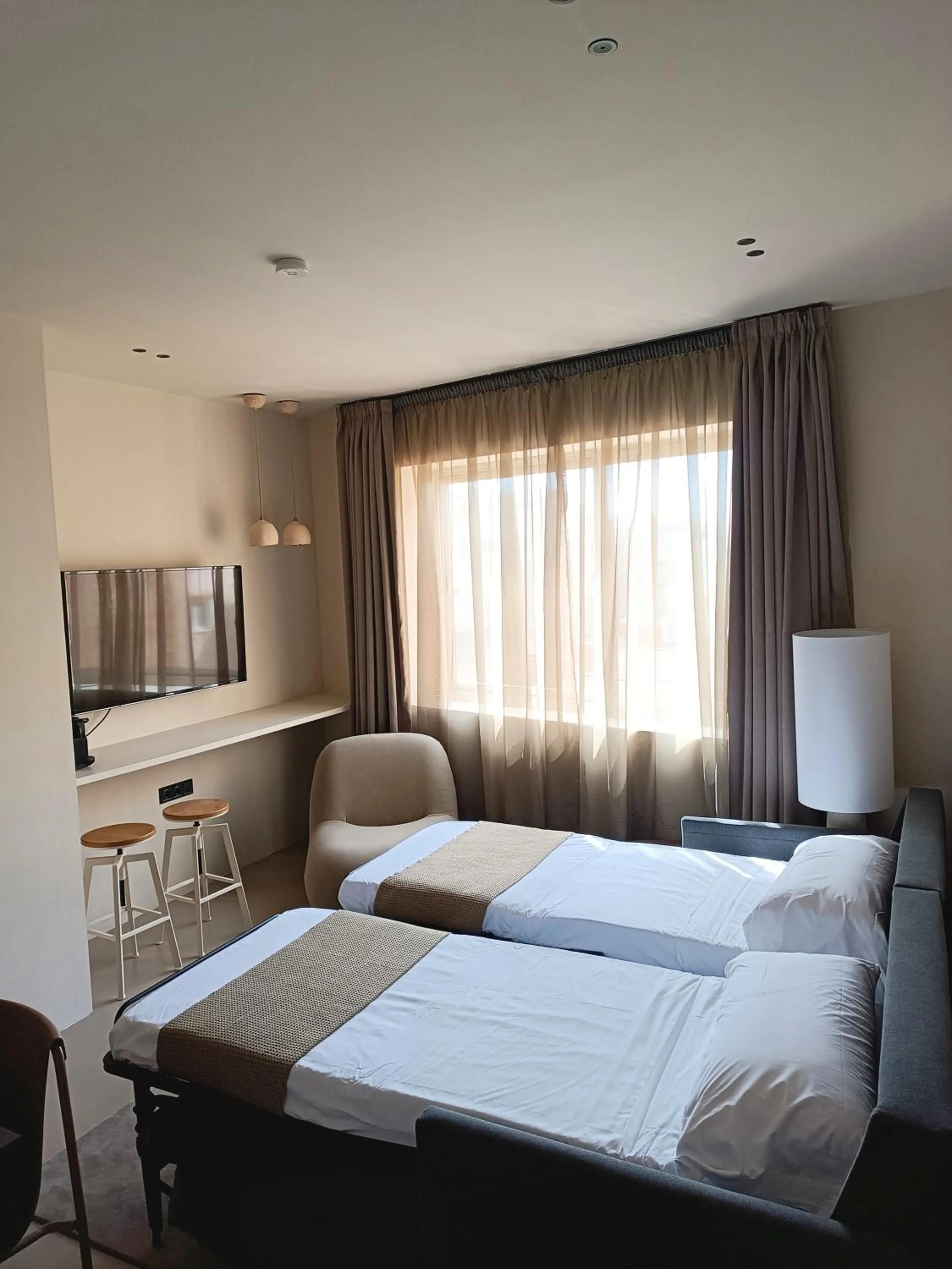 Living room, Bed in Senator Barcelona Apartments