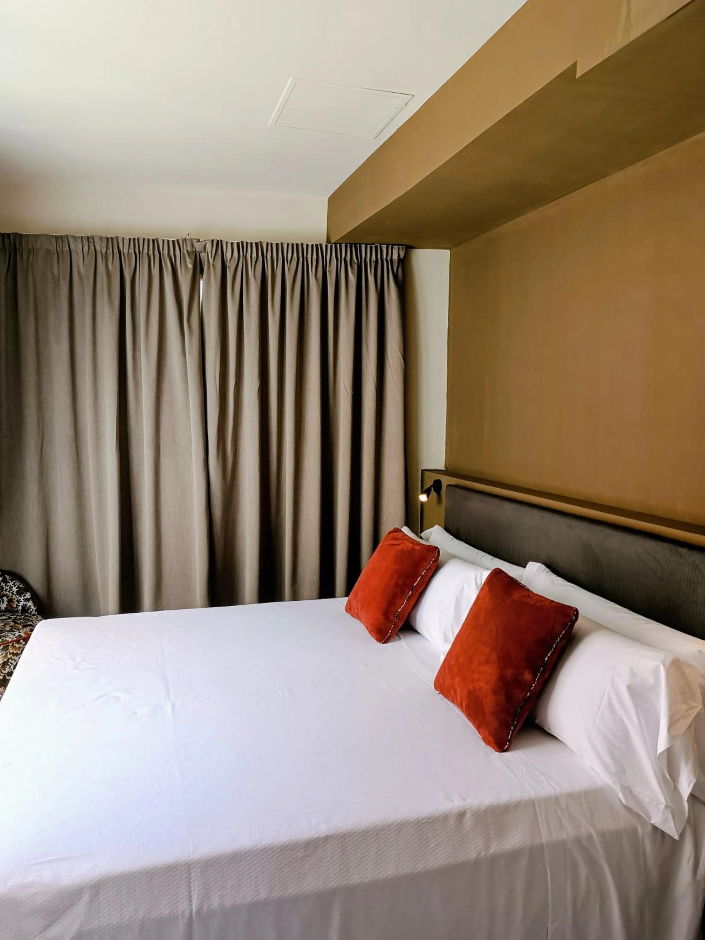 Bedroom, Bed in Senator Barcelona Apartments