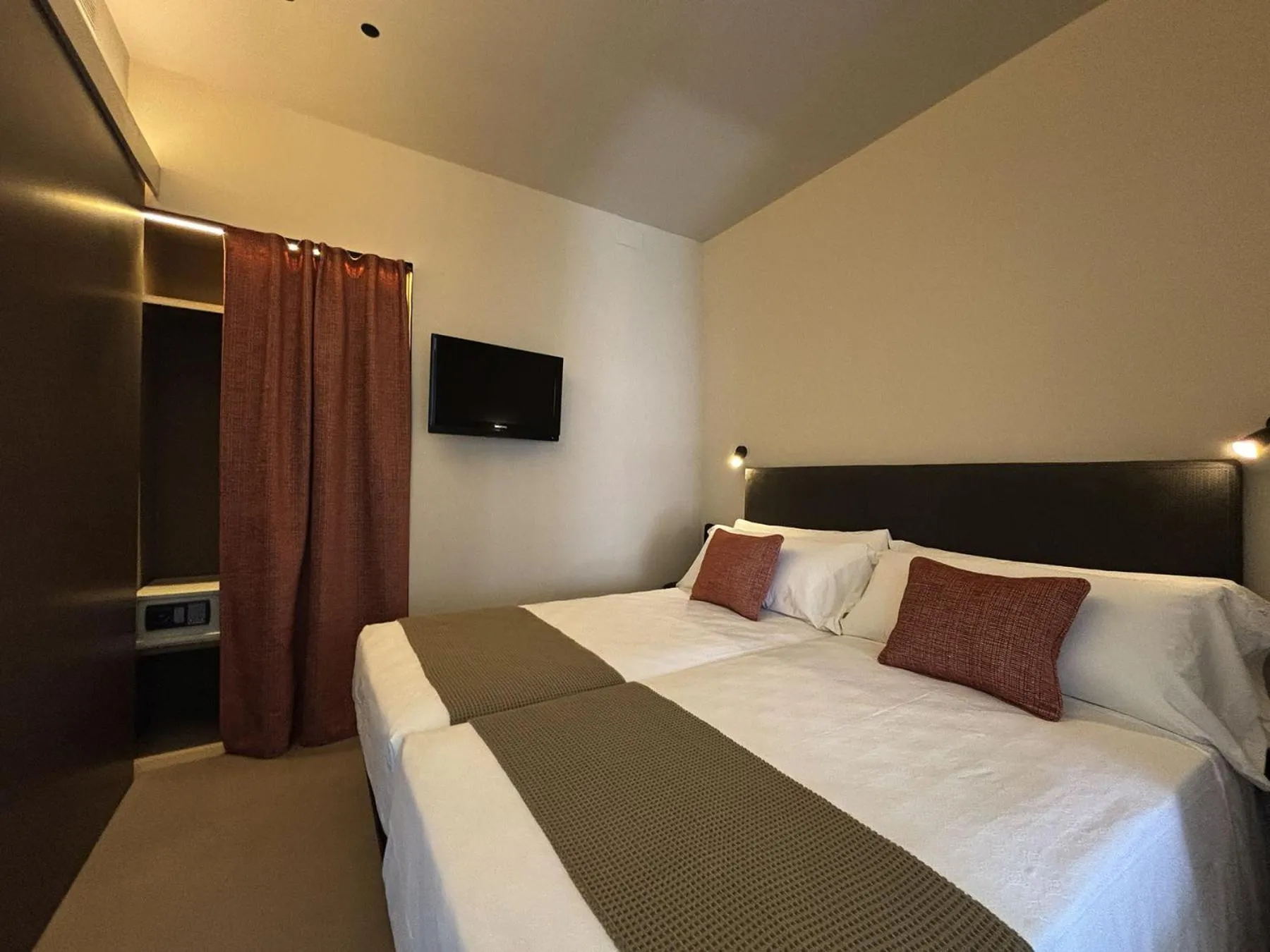 Bed in Senator Barcelona Apartments