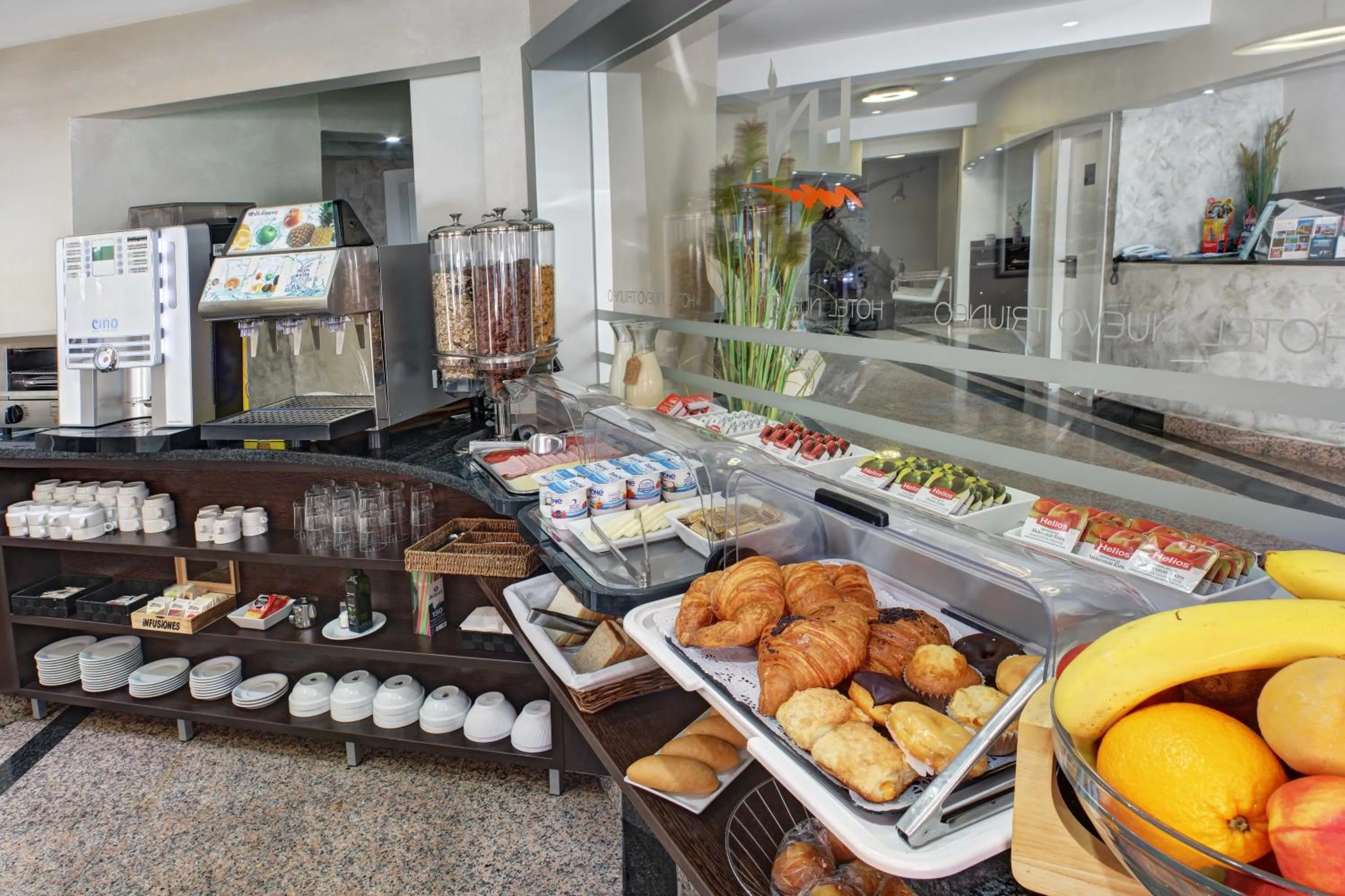 Buffet breakfast in Hotel Nuevo Triunfo