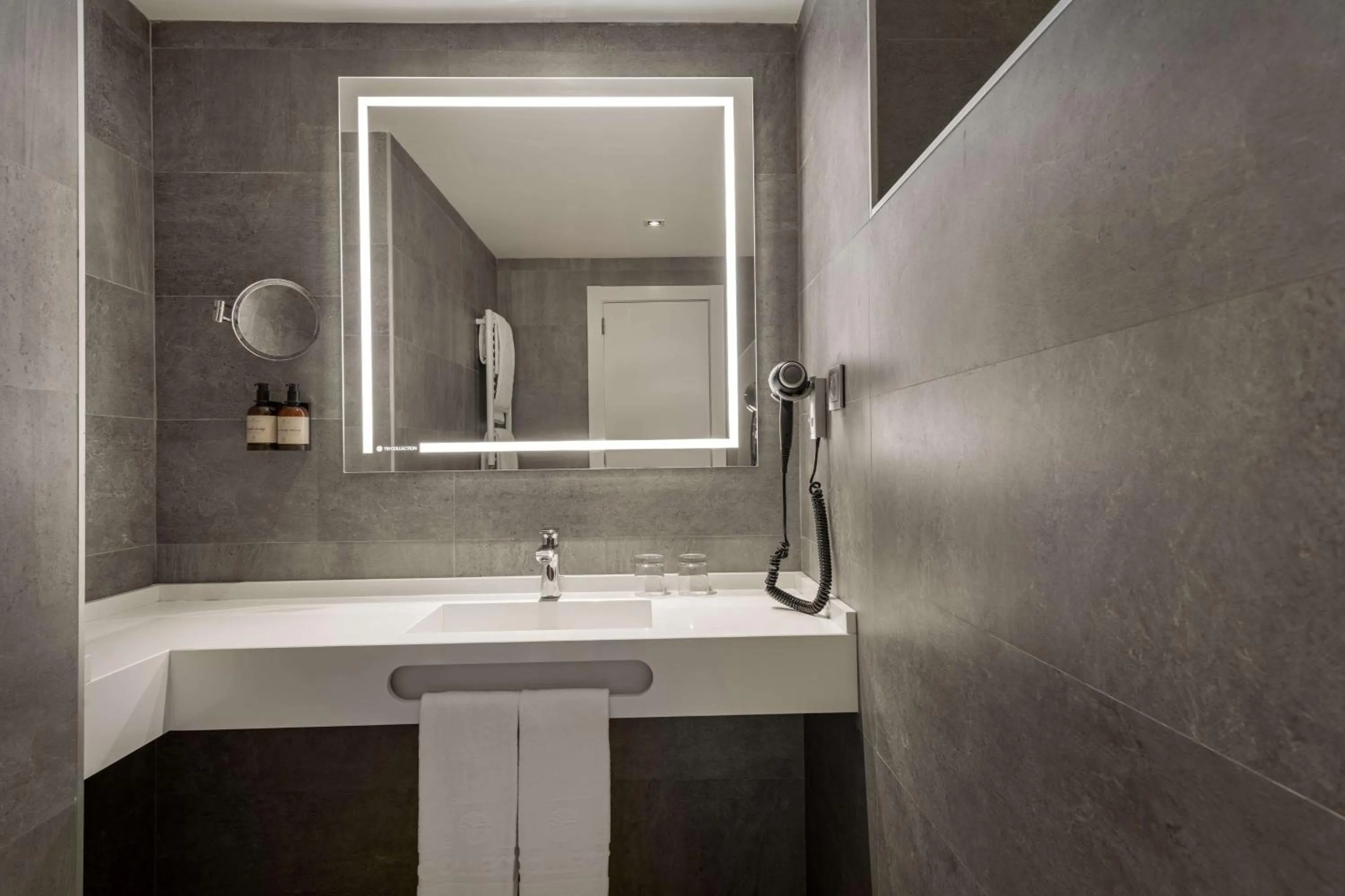 Bathroom in NH Collection Madrid Colón