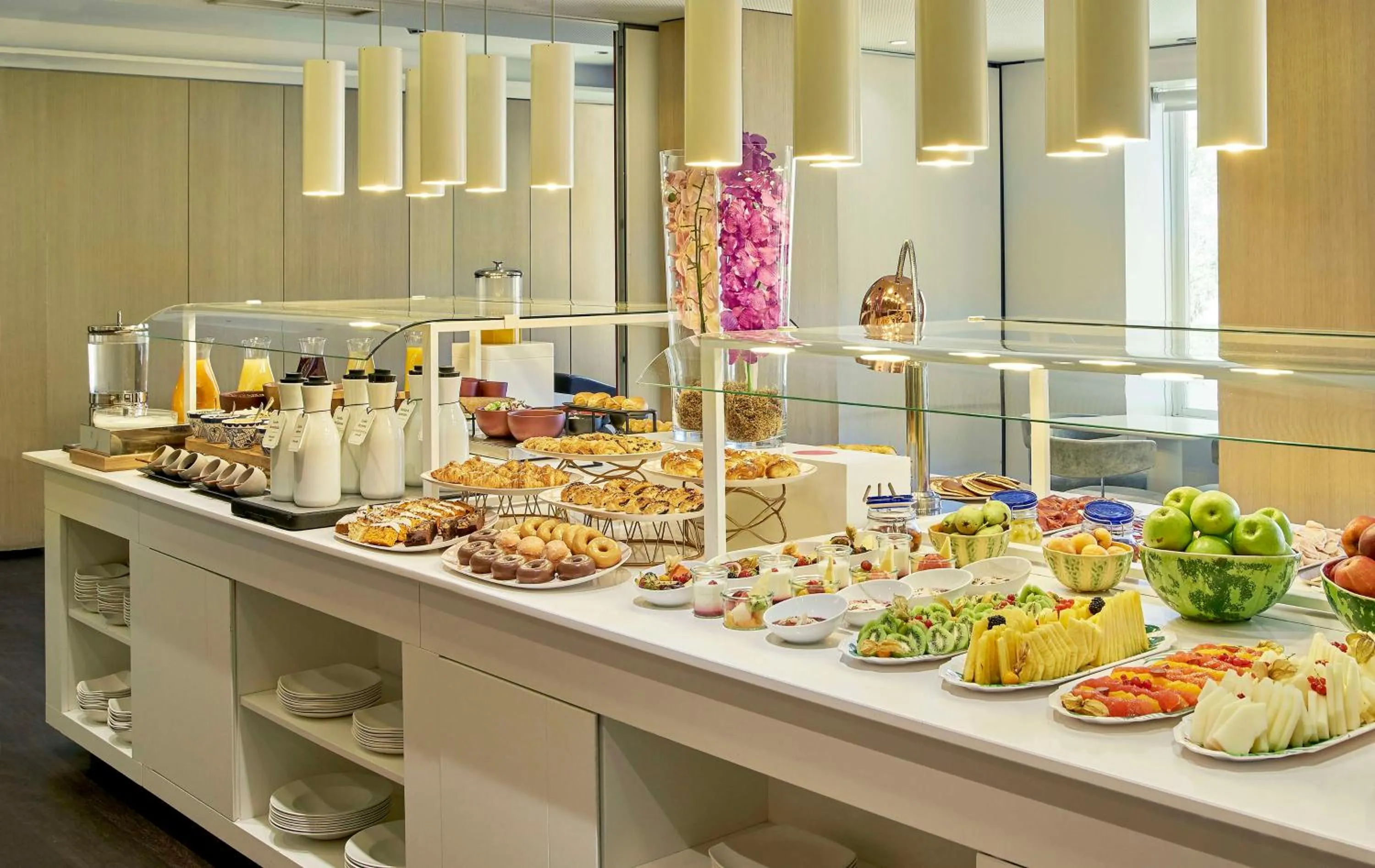 Restaurant/places to eat in NH Collection Madrid Colón