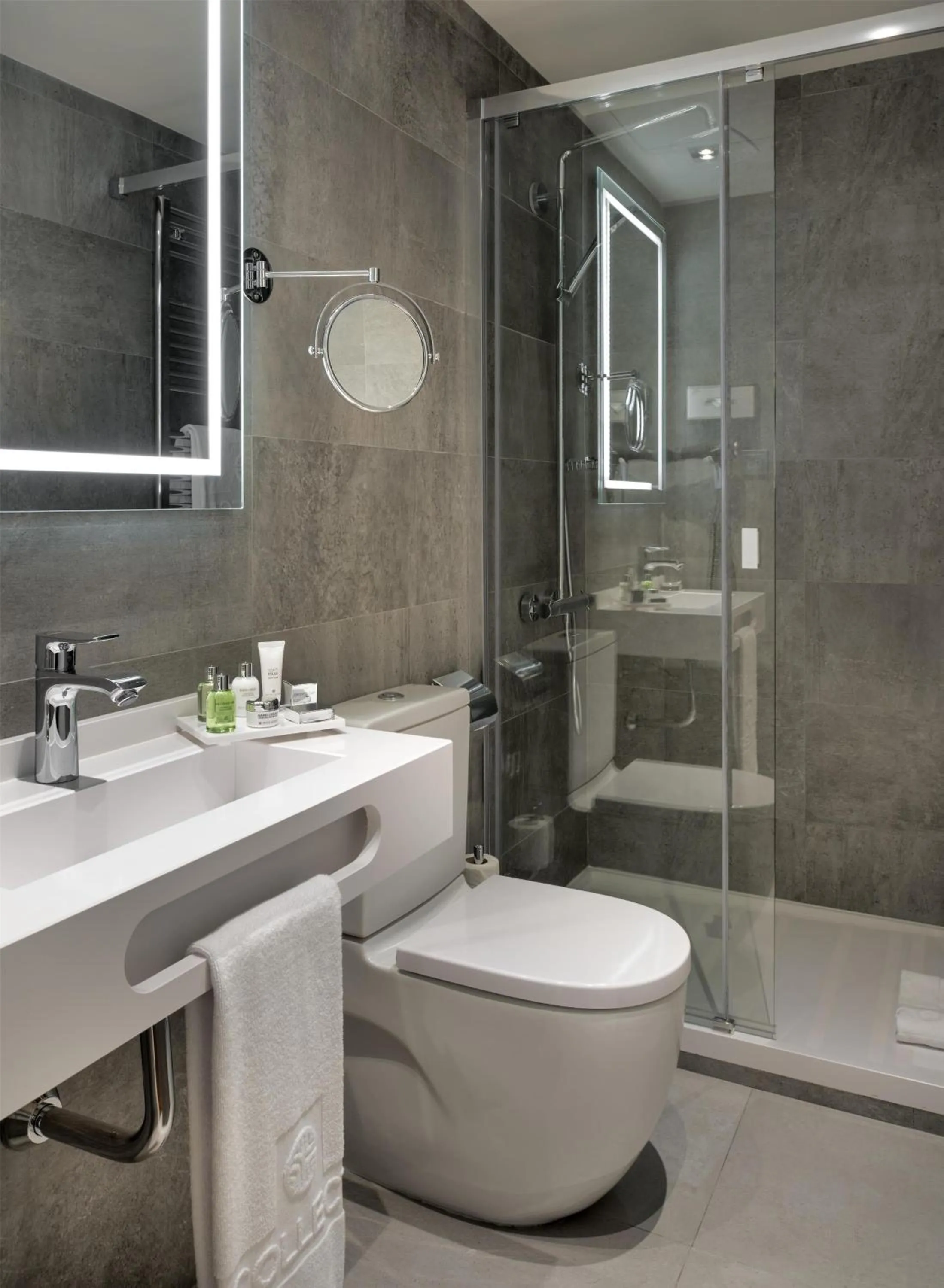 Bathroom in NH Collection Madrid Colón