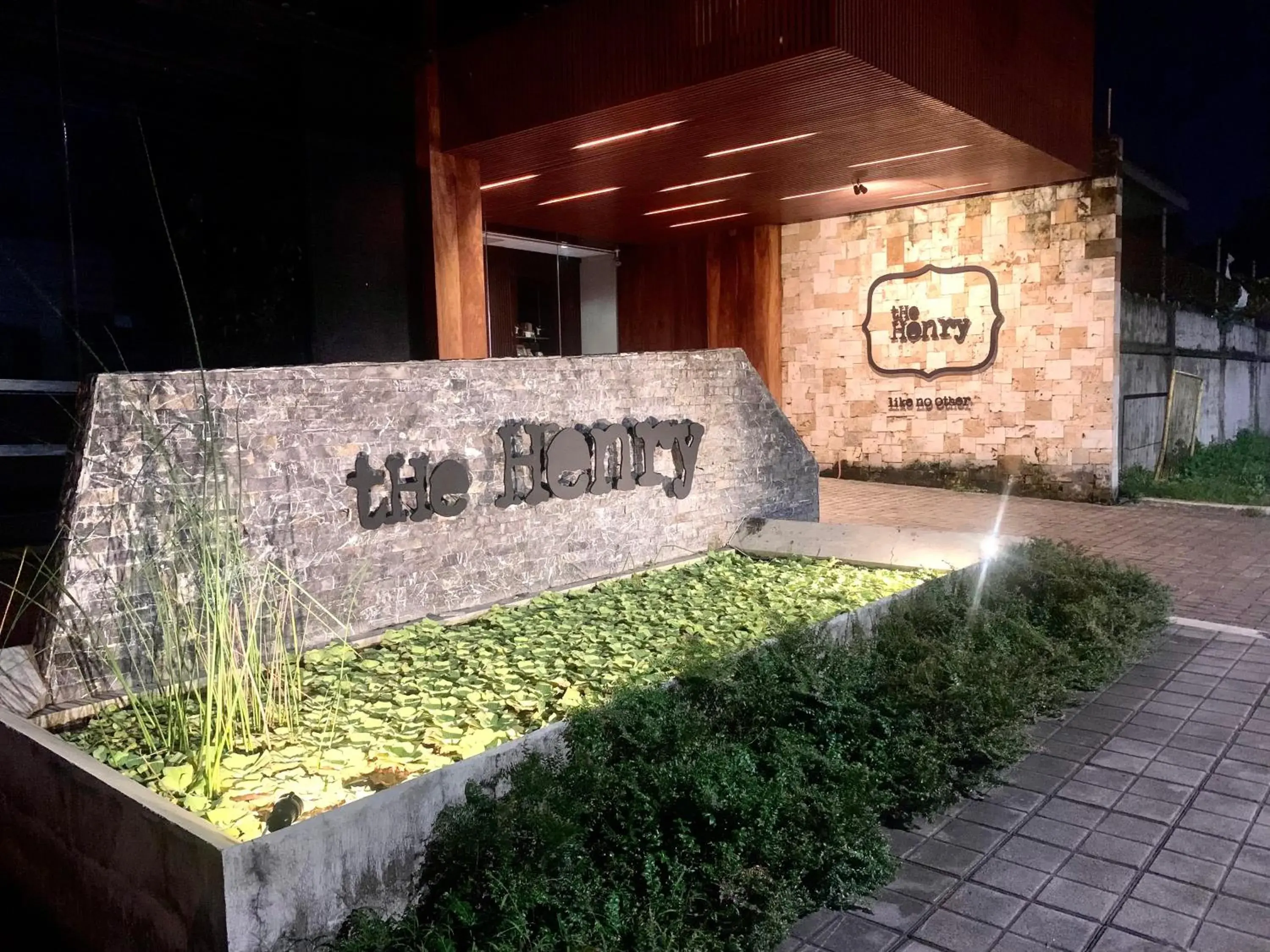 The Henry Hotel Roost Bacolod The Henry Hotel Roost Bacolod
