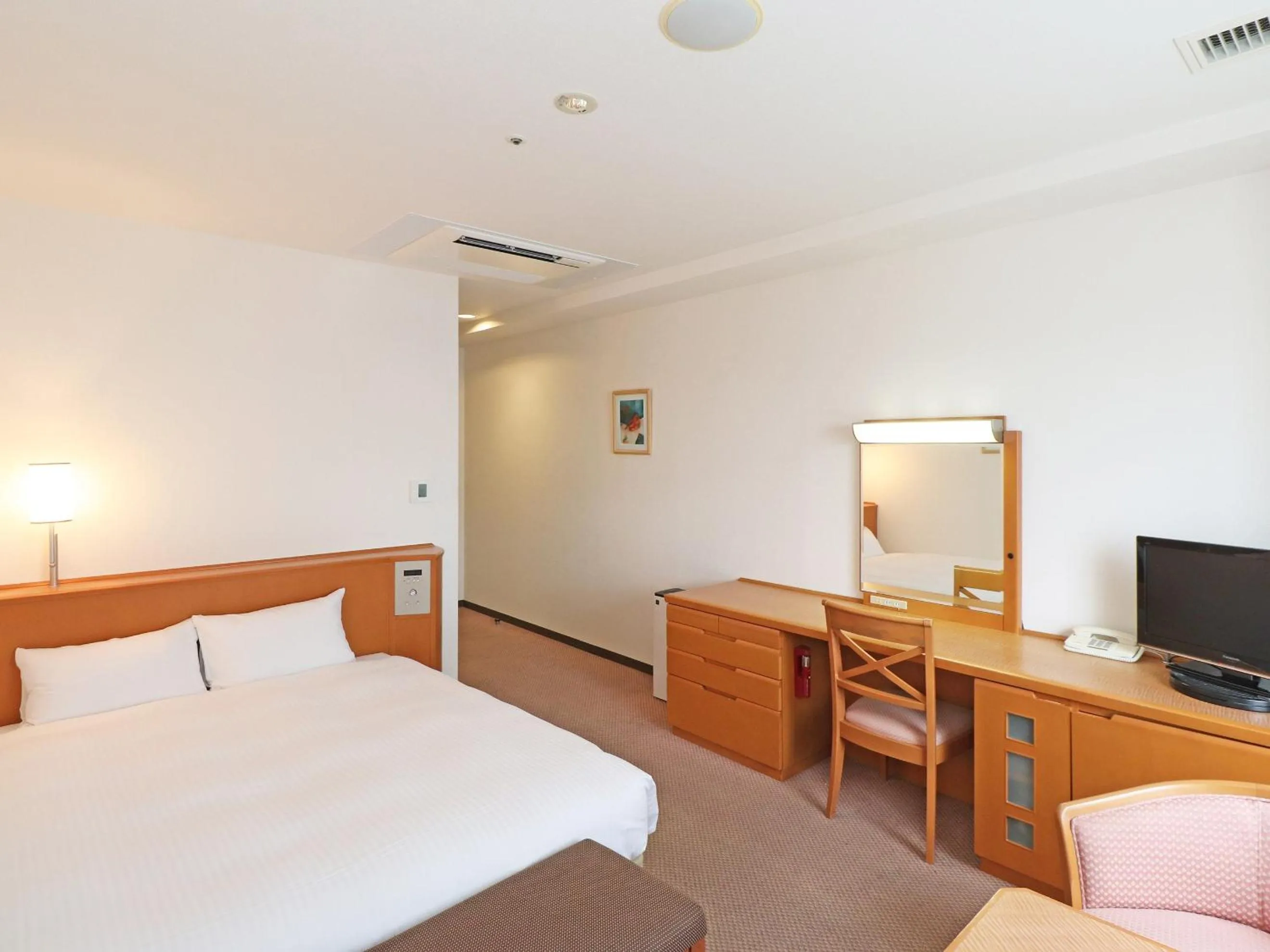 Bedroom, Bed in Chisun Inn Yokohama Tsuzuki