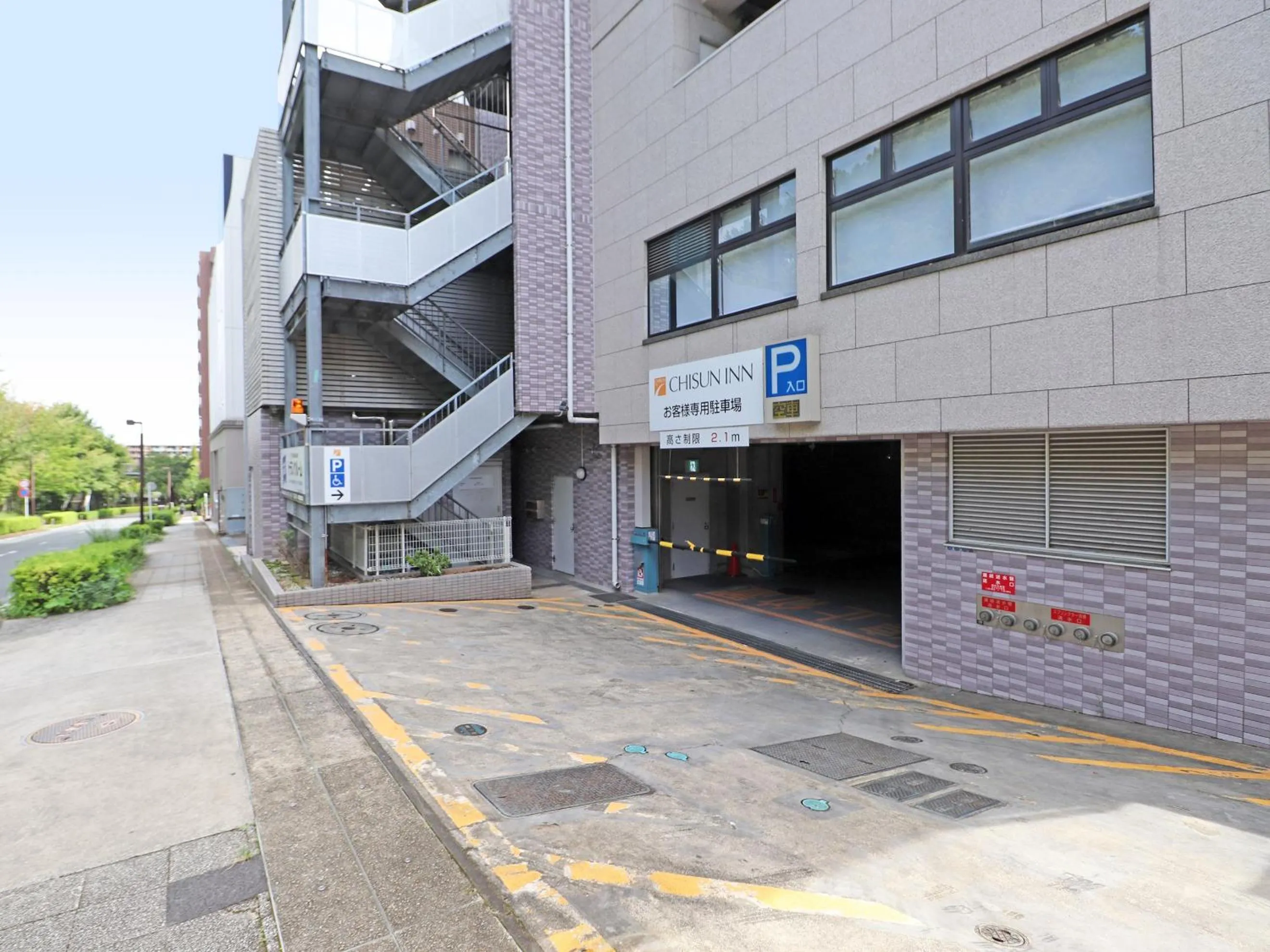 Parking in Chisun Inn Yokohama Tsuzuki